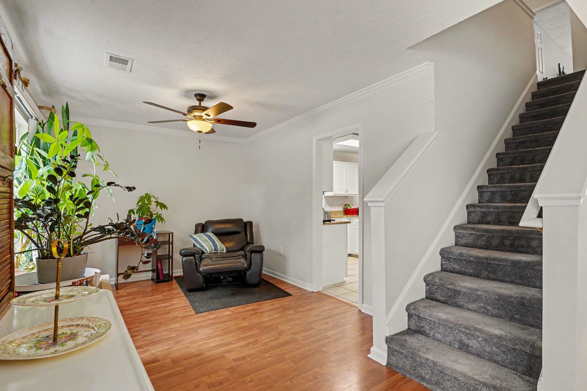 2033 Chadbury Ln. Property Photo 10