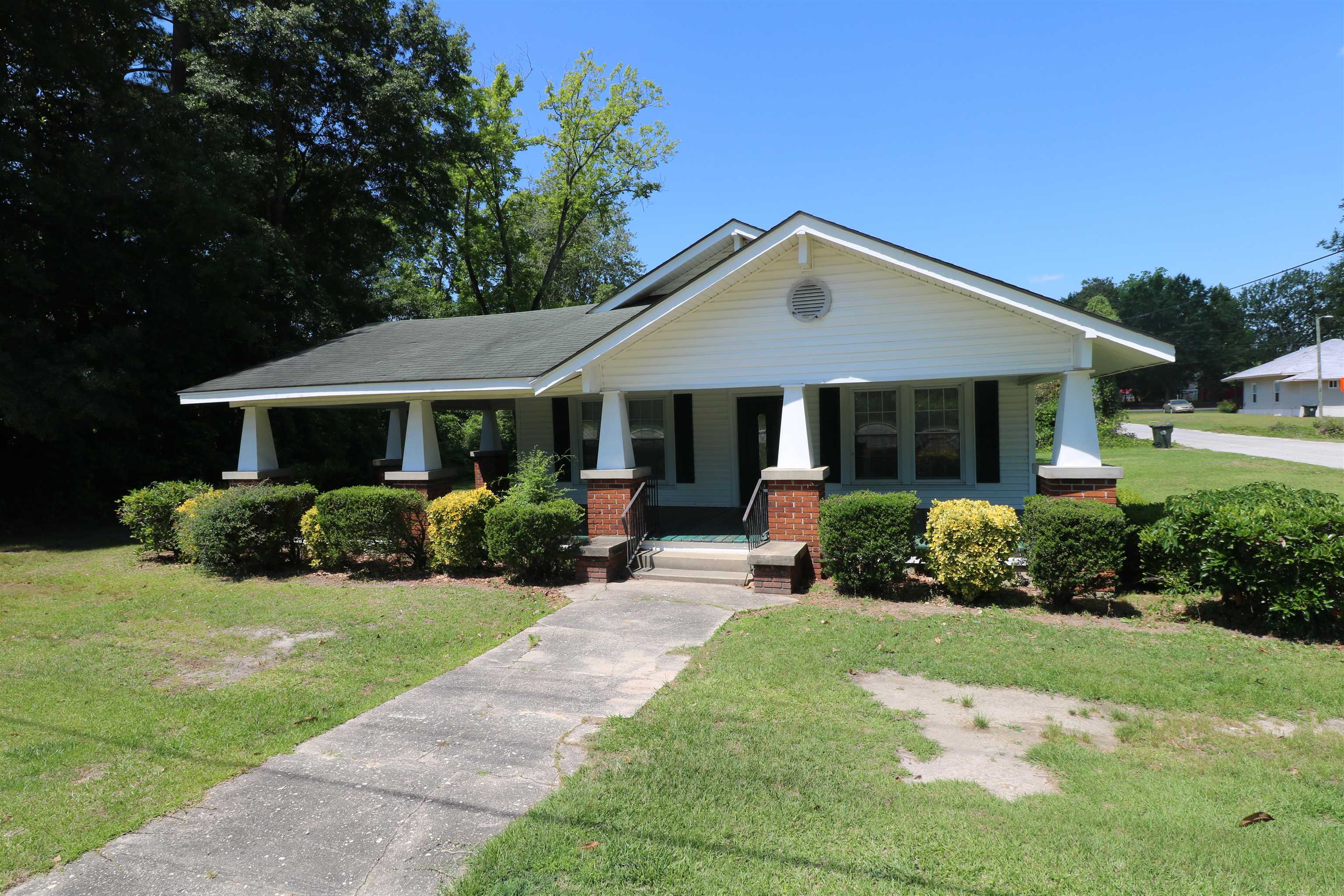 302 S Main St. Property Photo 1