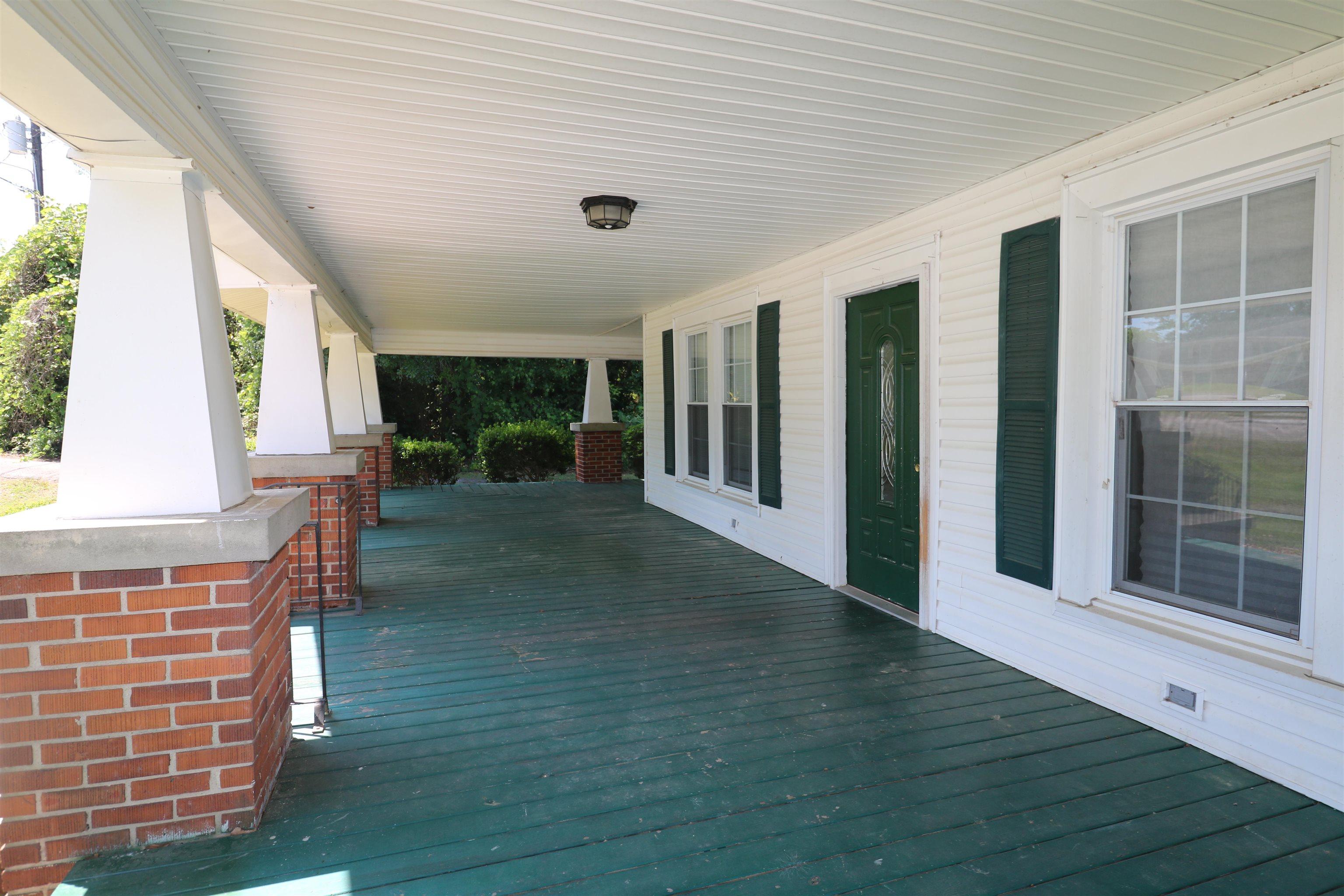 302 S Main St. Property Photo 4