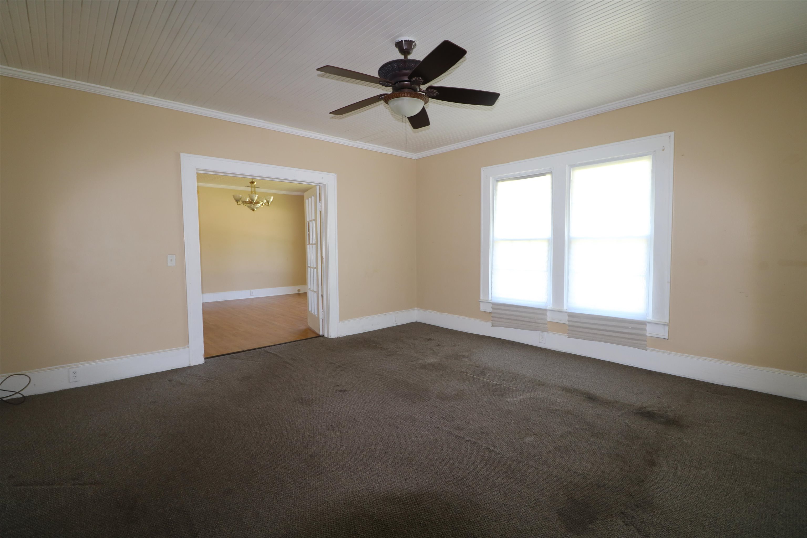 302 S Main St. Property Photo 5