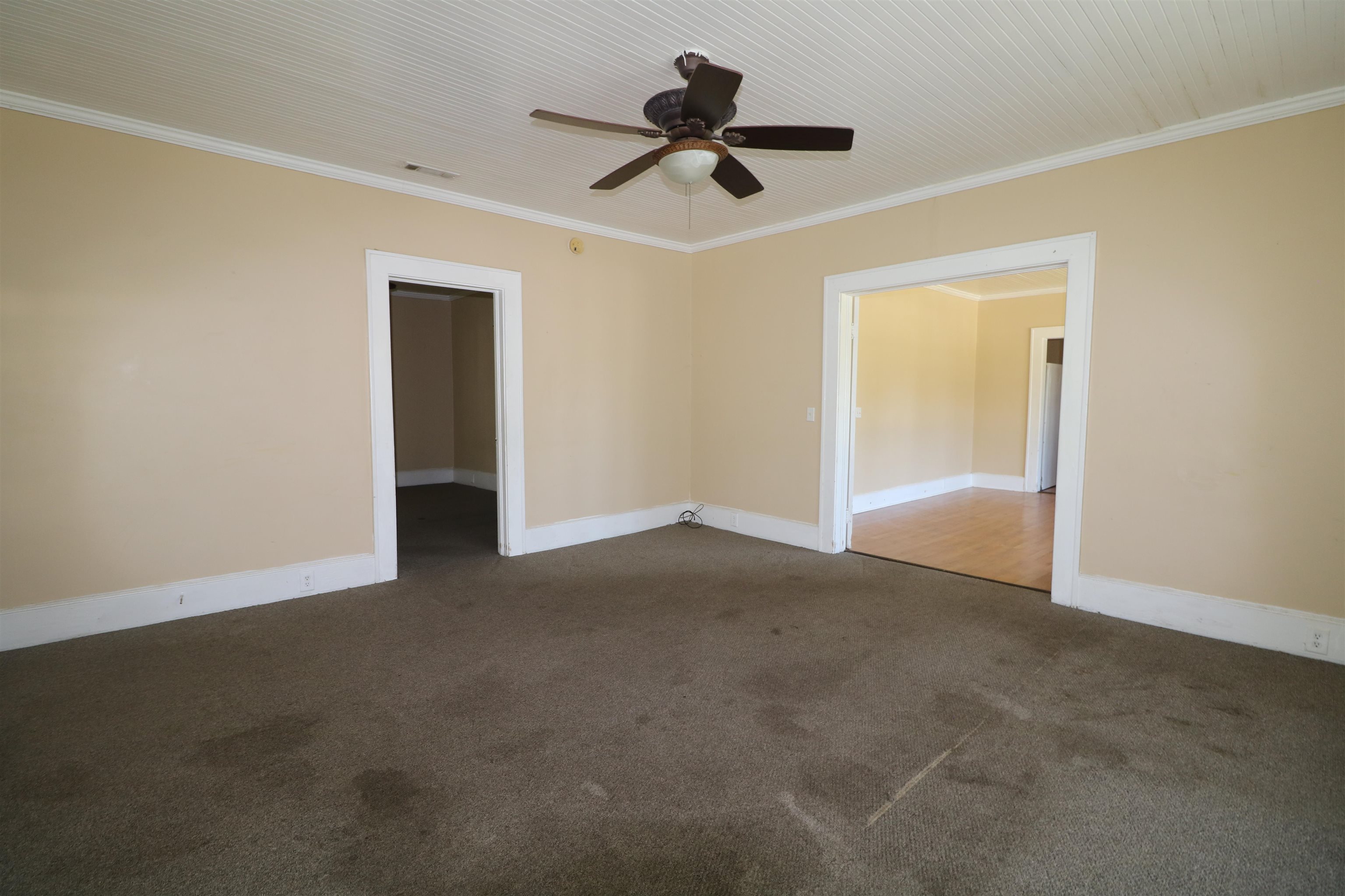 302 S Main St. Property Photo 6