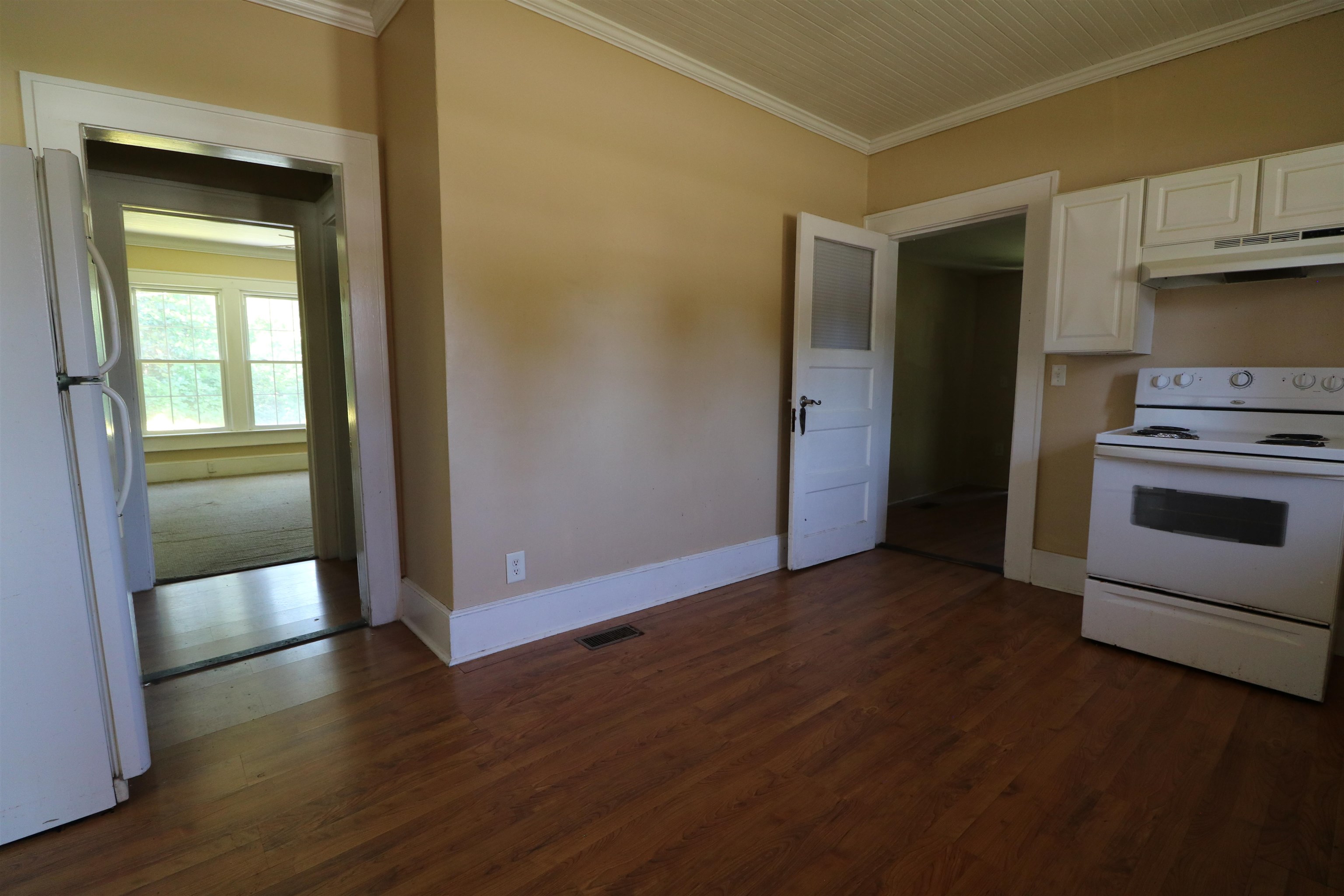 302 S Main St. Property Photo 8