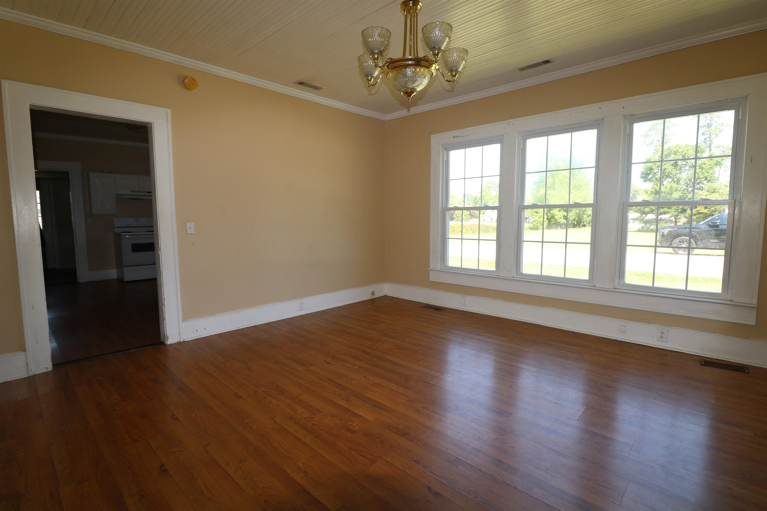302 S Main St. Property Photo 10