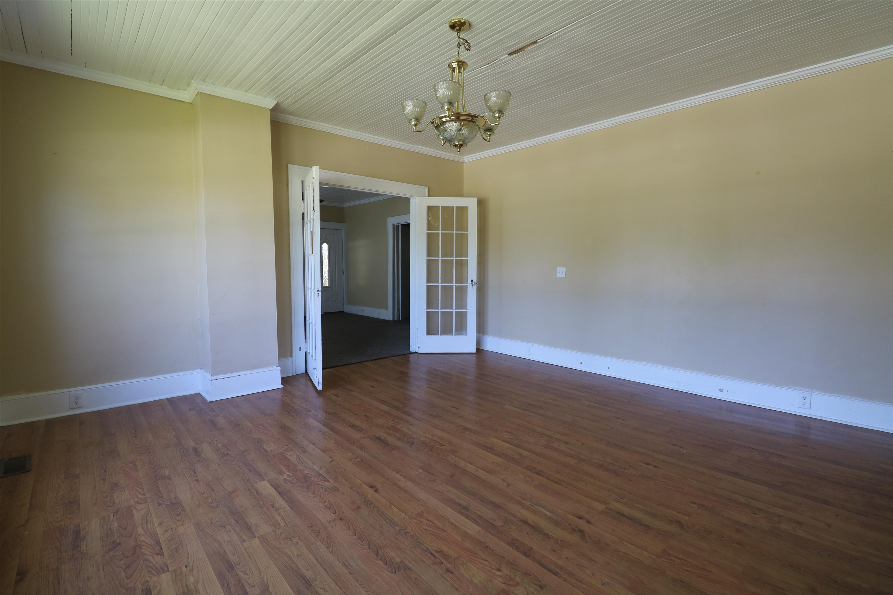 302 S Main St. Property Photo 11
