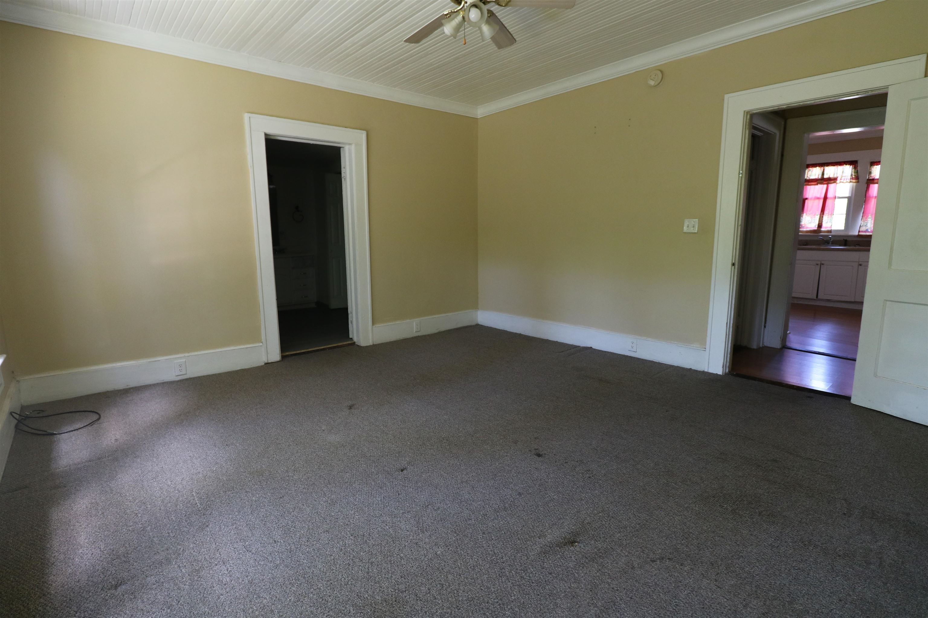 302 S Main St. Property Photo 13