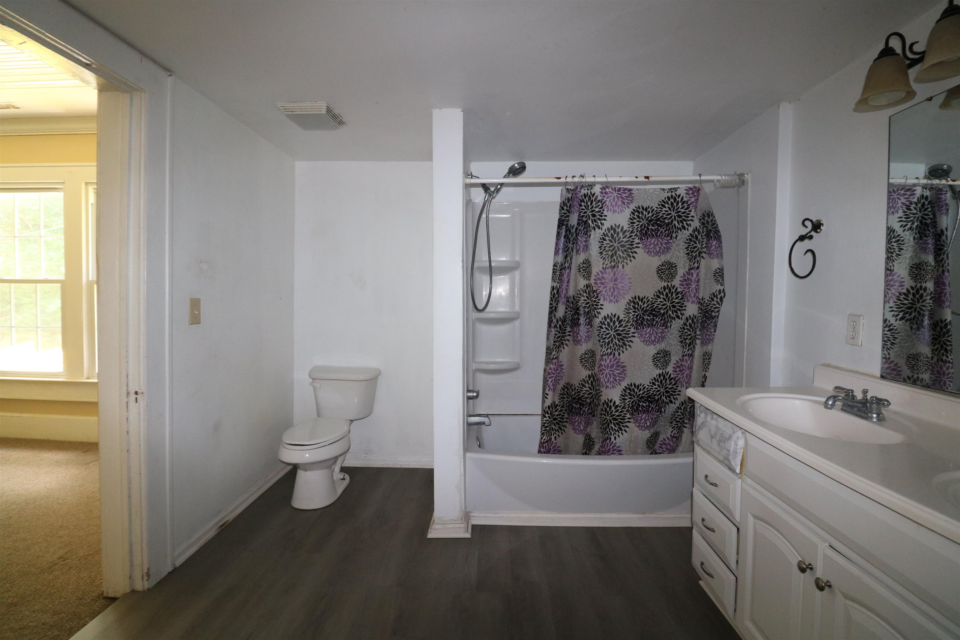 302 S Main St. Property Photo 15