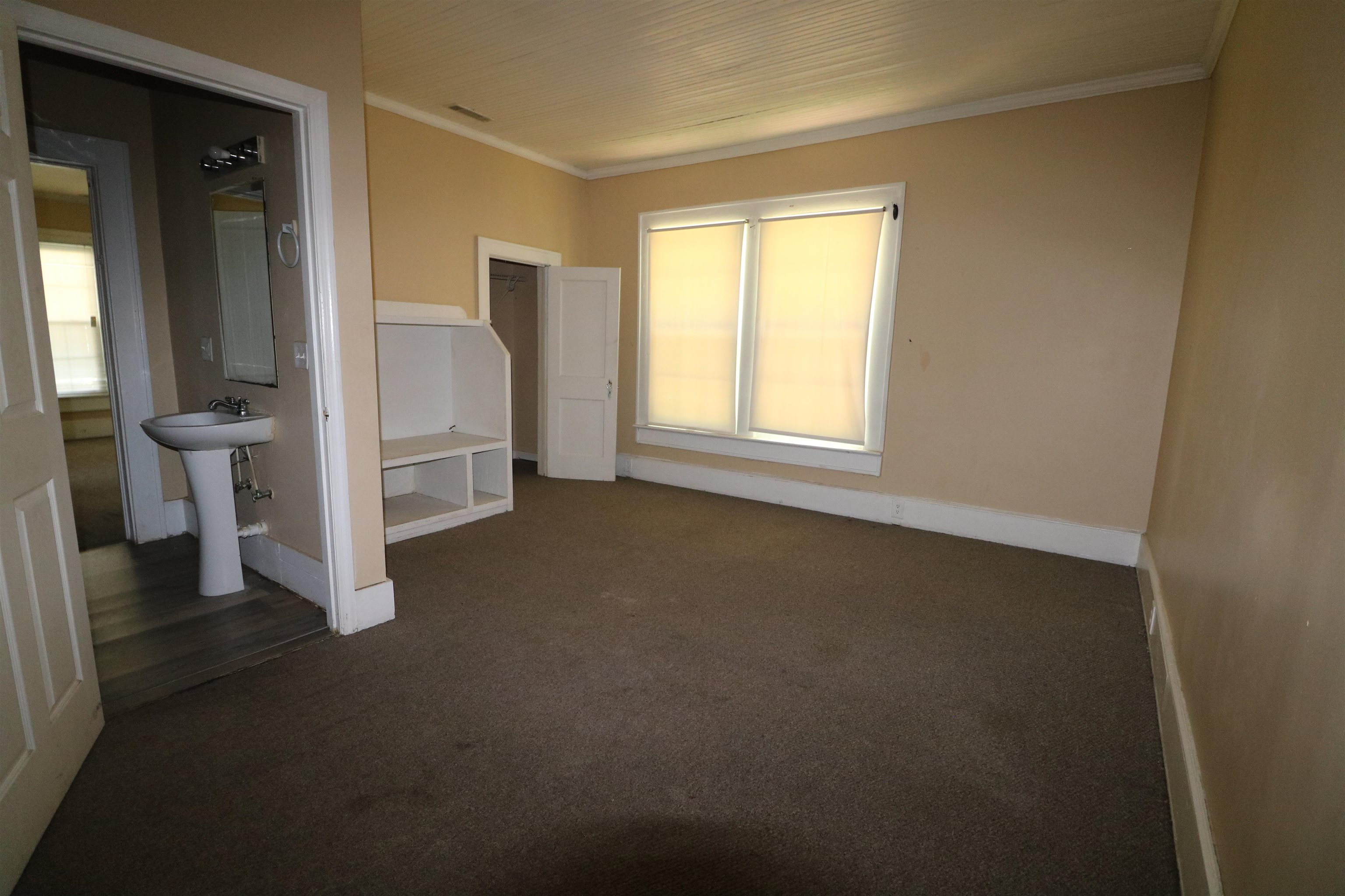 302 S Main St. Property Photo 16