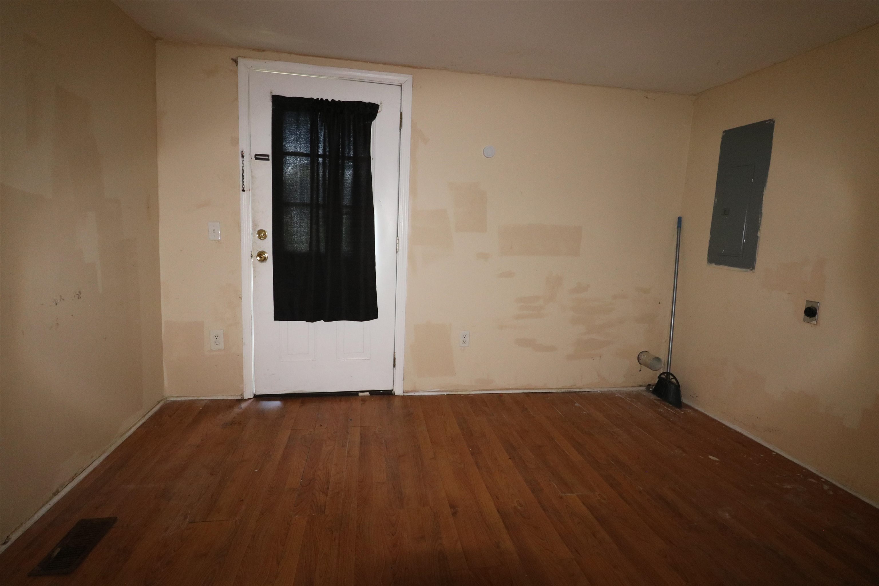 302 S Main St. Property Photo 22