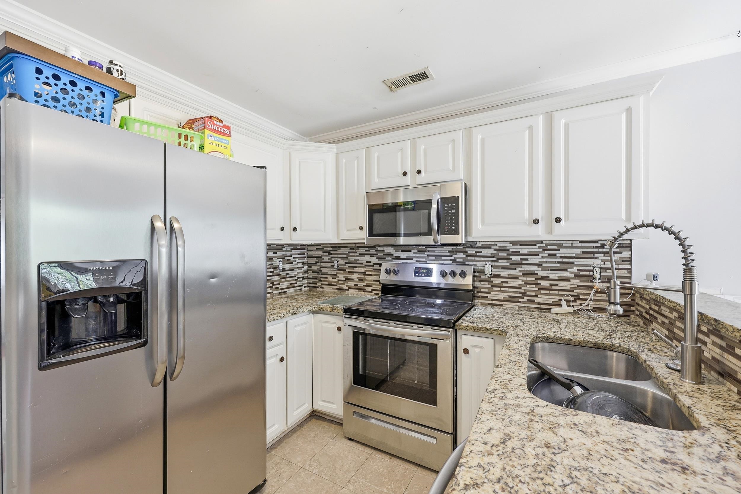 3950 Mayfield Dr. Property Photo 12