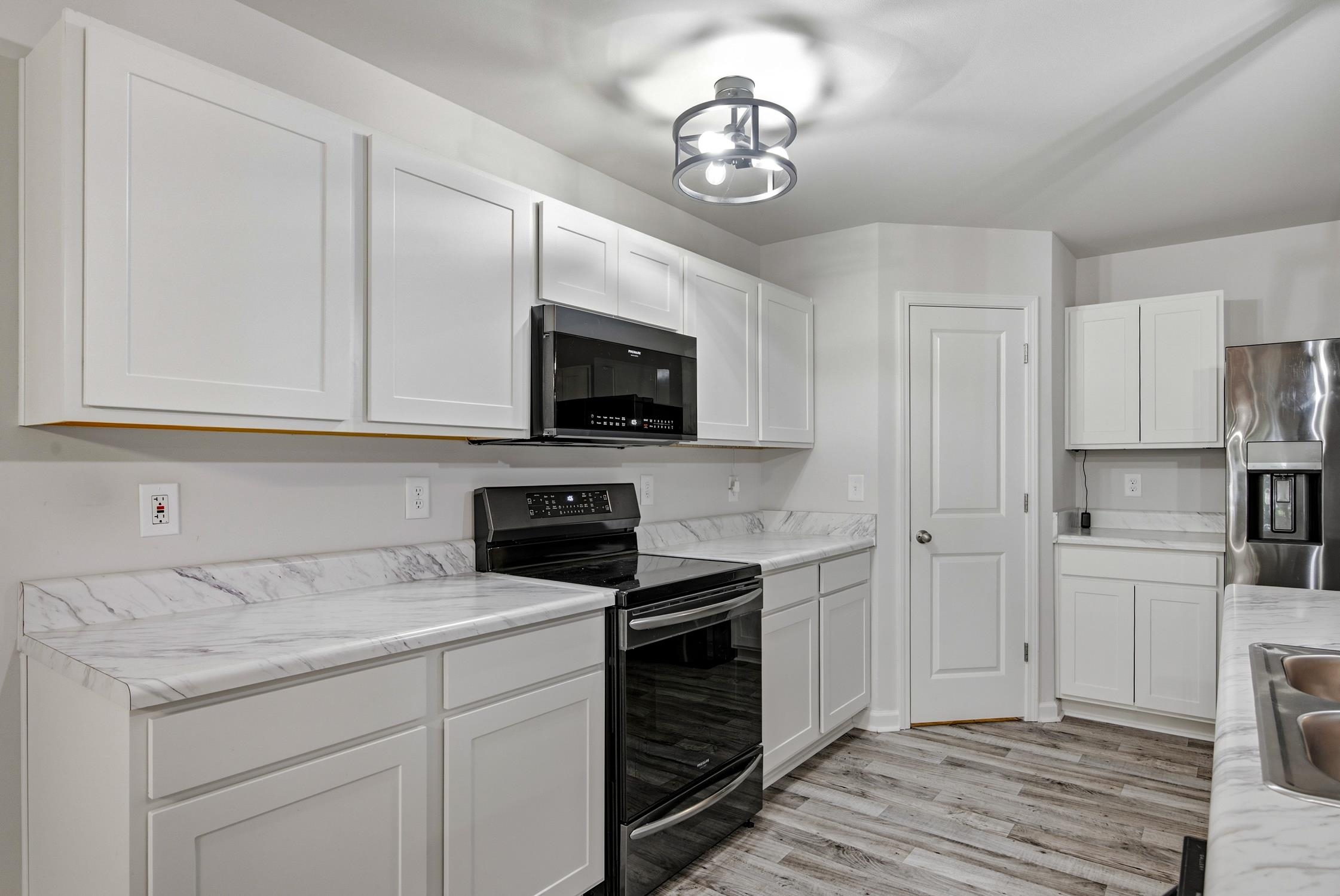 144 Foxford Dr. Property Photo 6