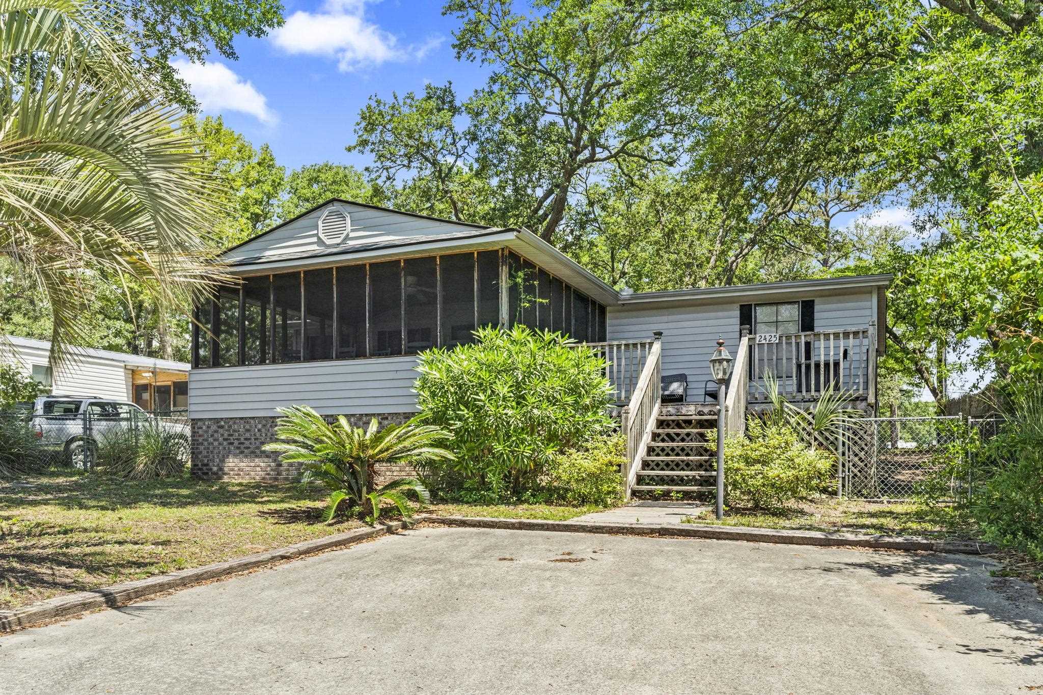 2425 Park St. Property Photo 2