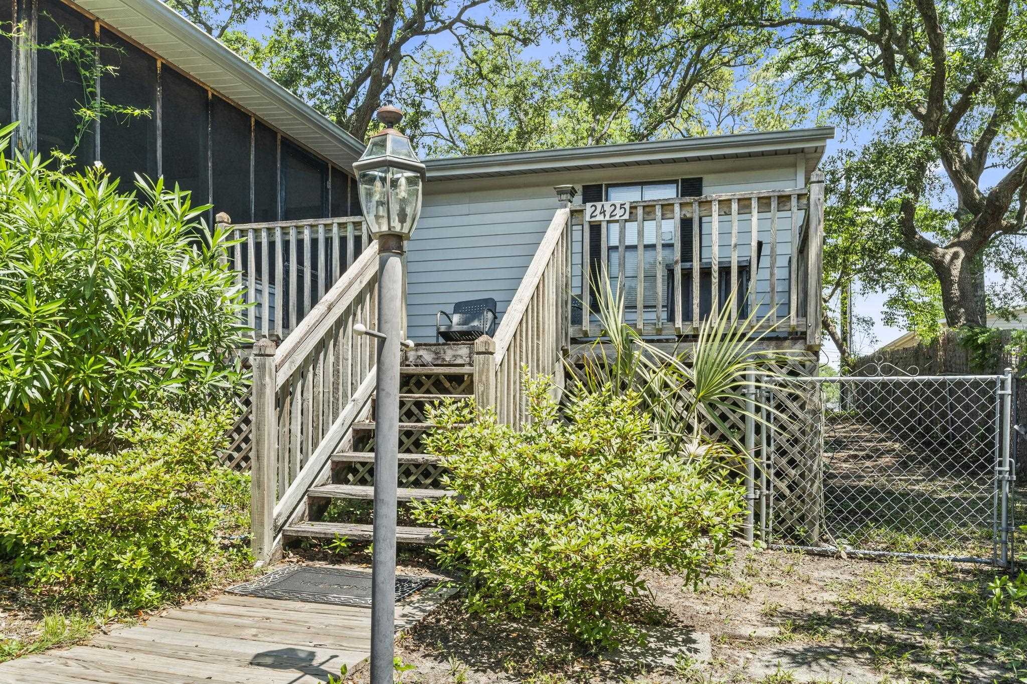 2425 Park St. Property Photo 6