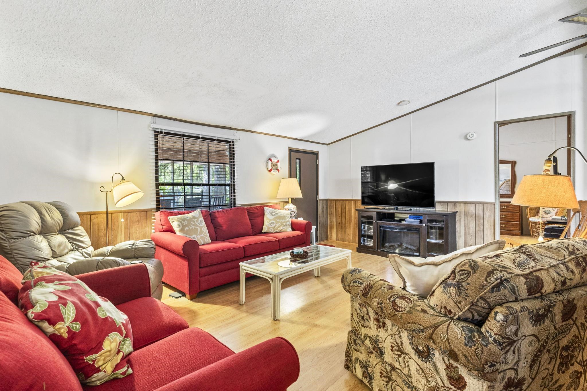 2425 Park St. Property Photo 12