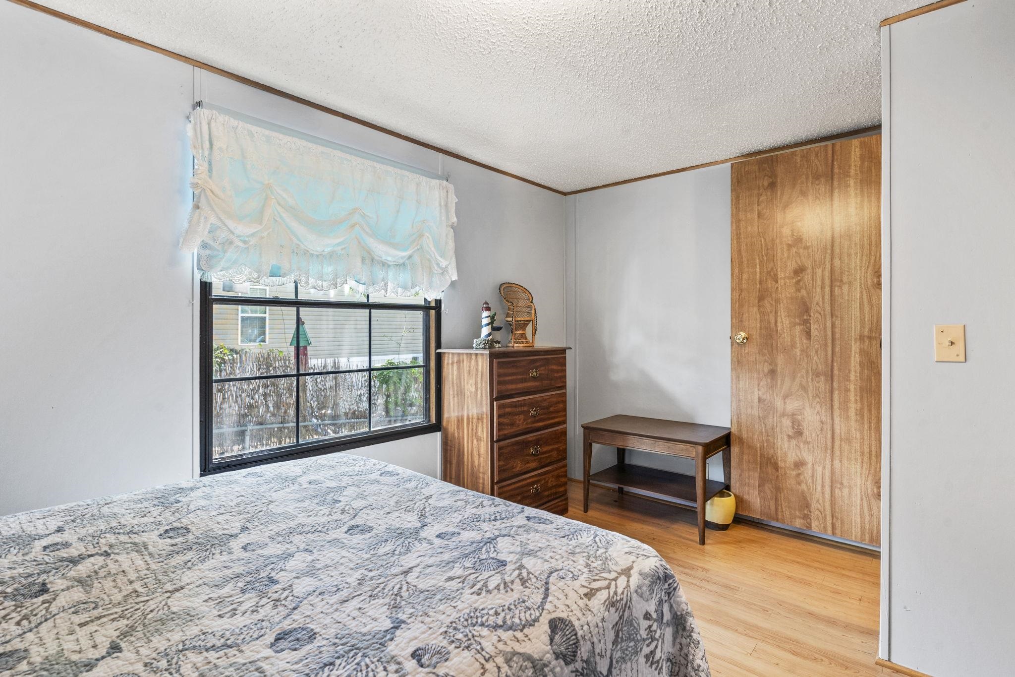 2425 Park St. Property Photo 28