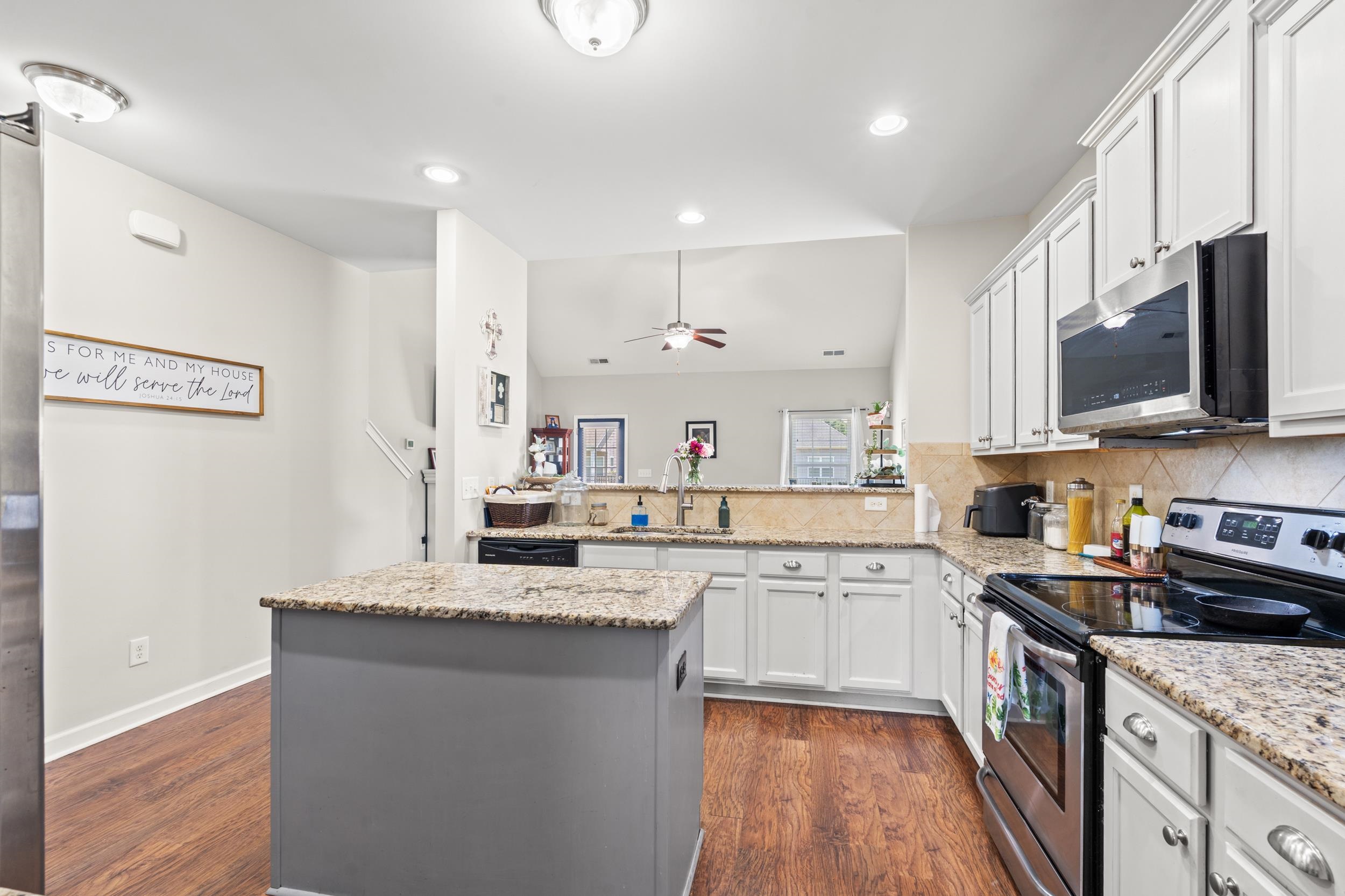 525 Joy Way Ct. Property Photo 4