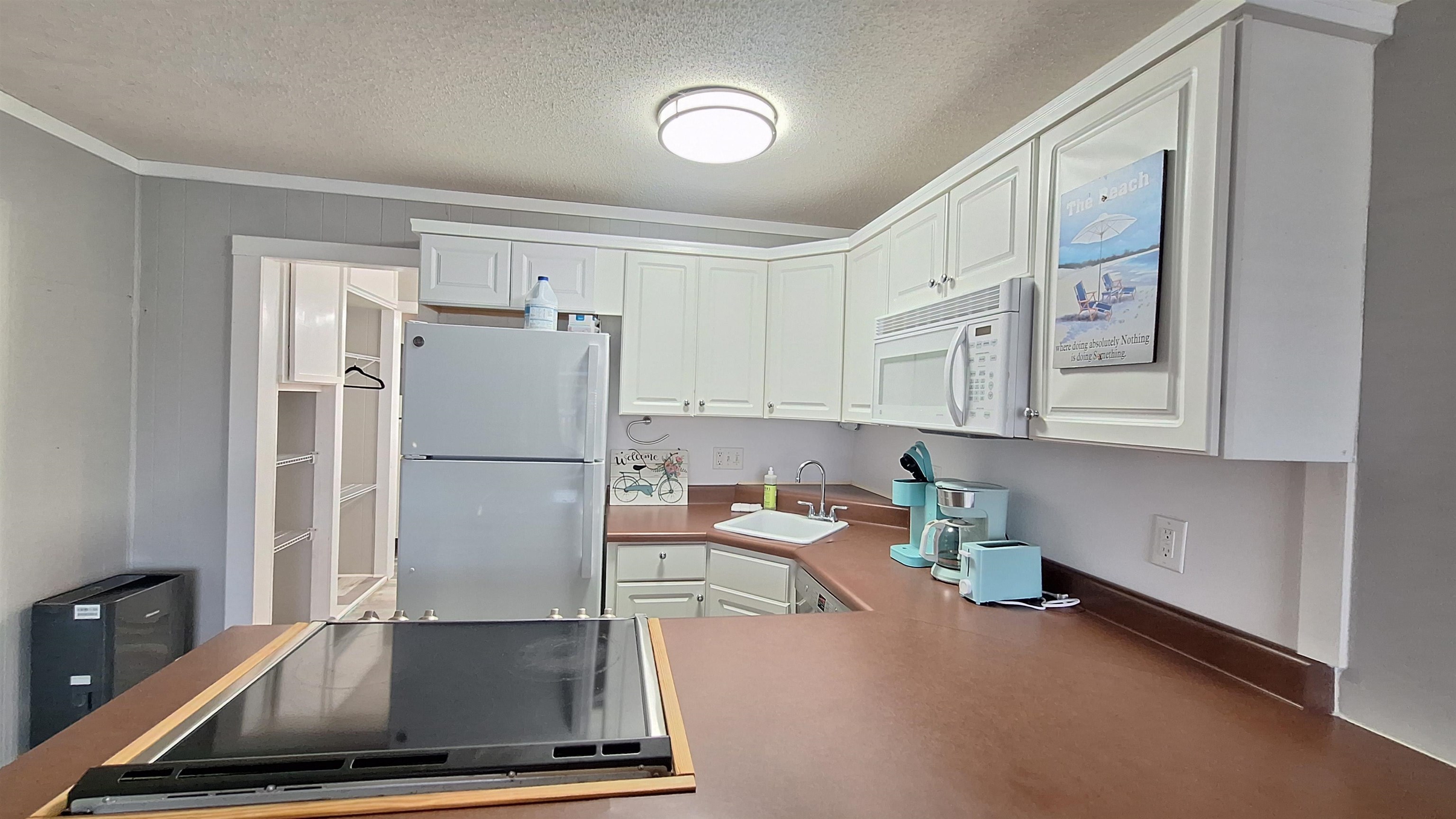 4516 Seaview St. Property Photo 2