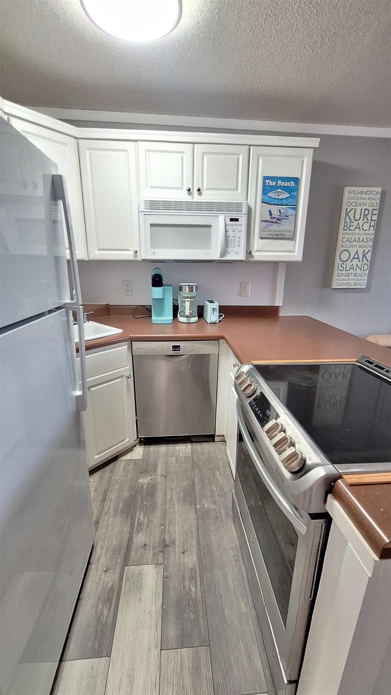 4516 Seaview St. Property Photo 4