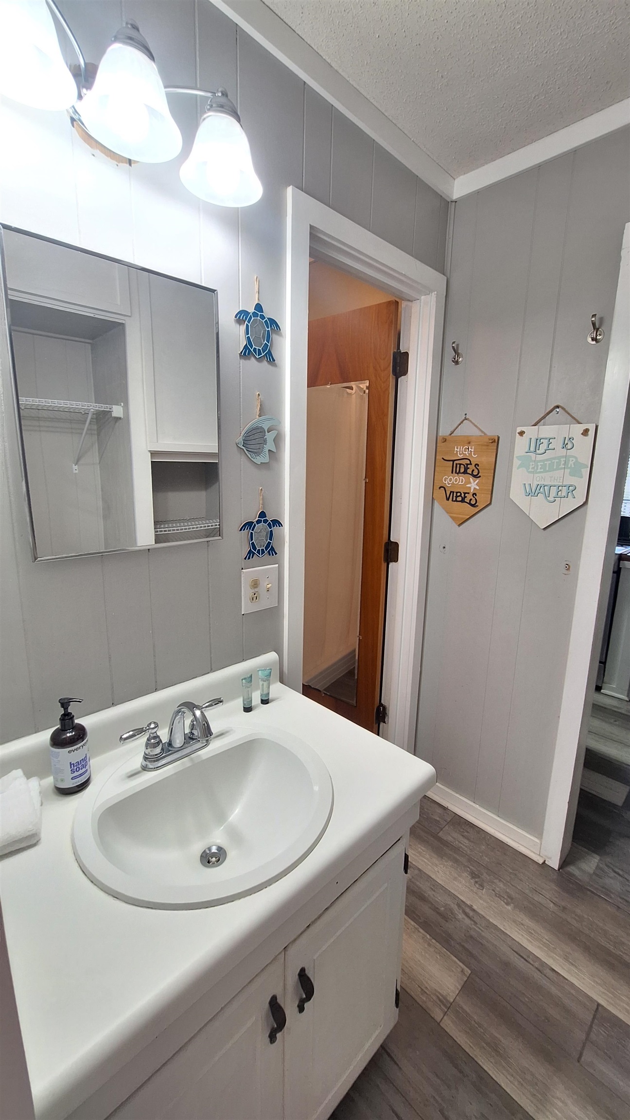 4516 Seaview St. Property Photo 11