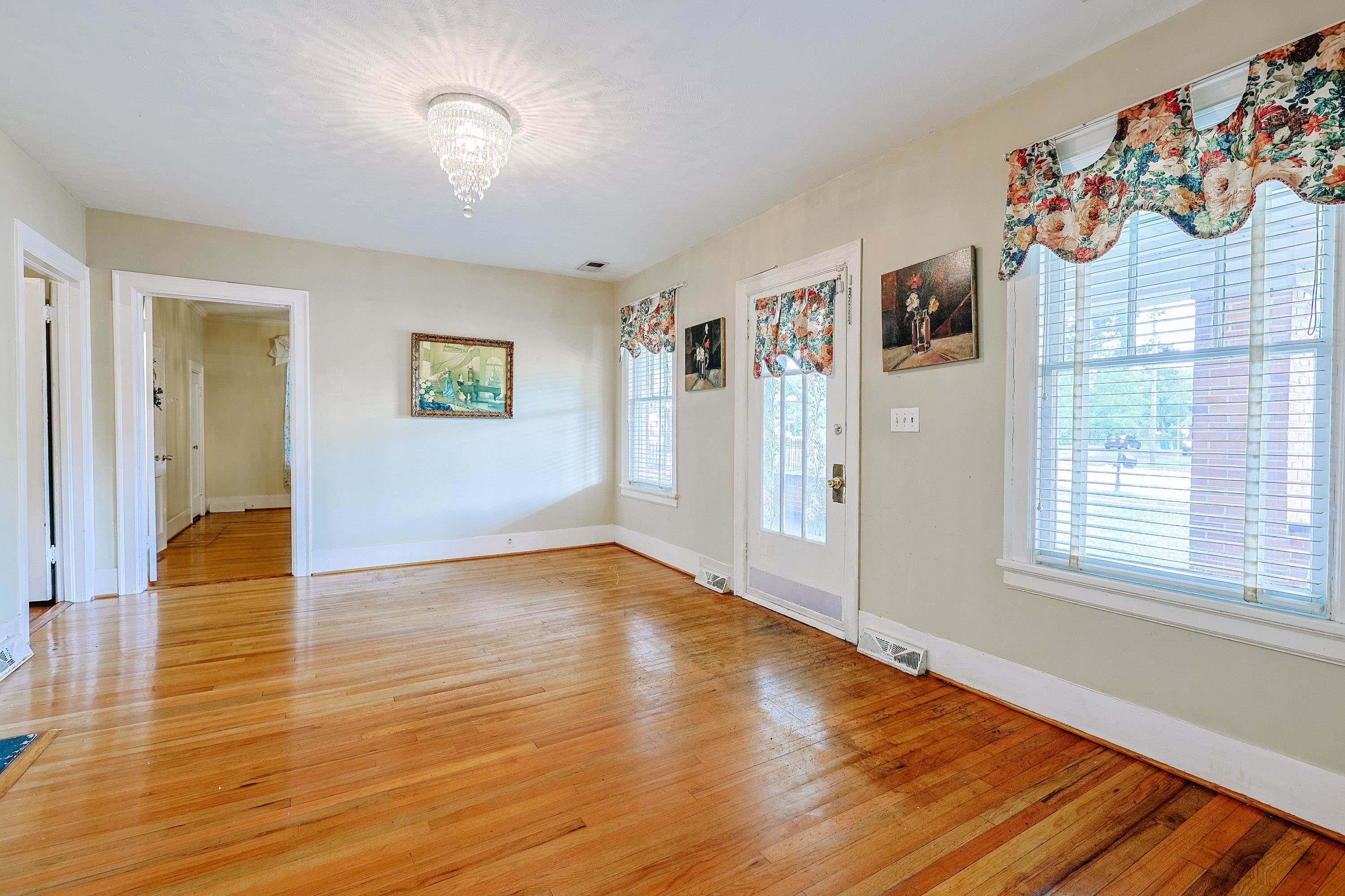 305 N Main St. Property Photo 4