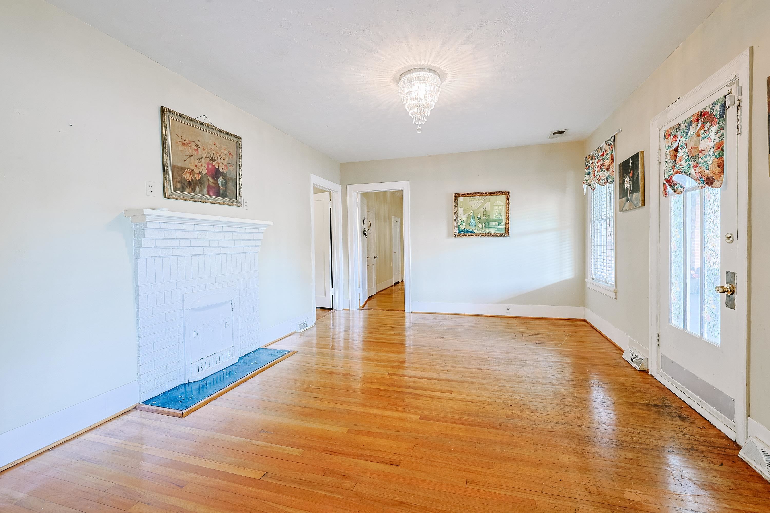 305 N Main St. Property Photo 5