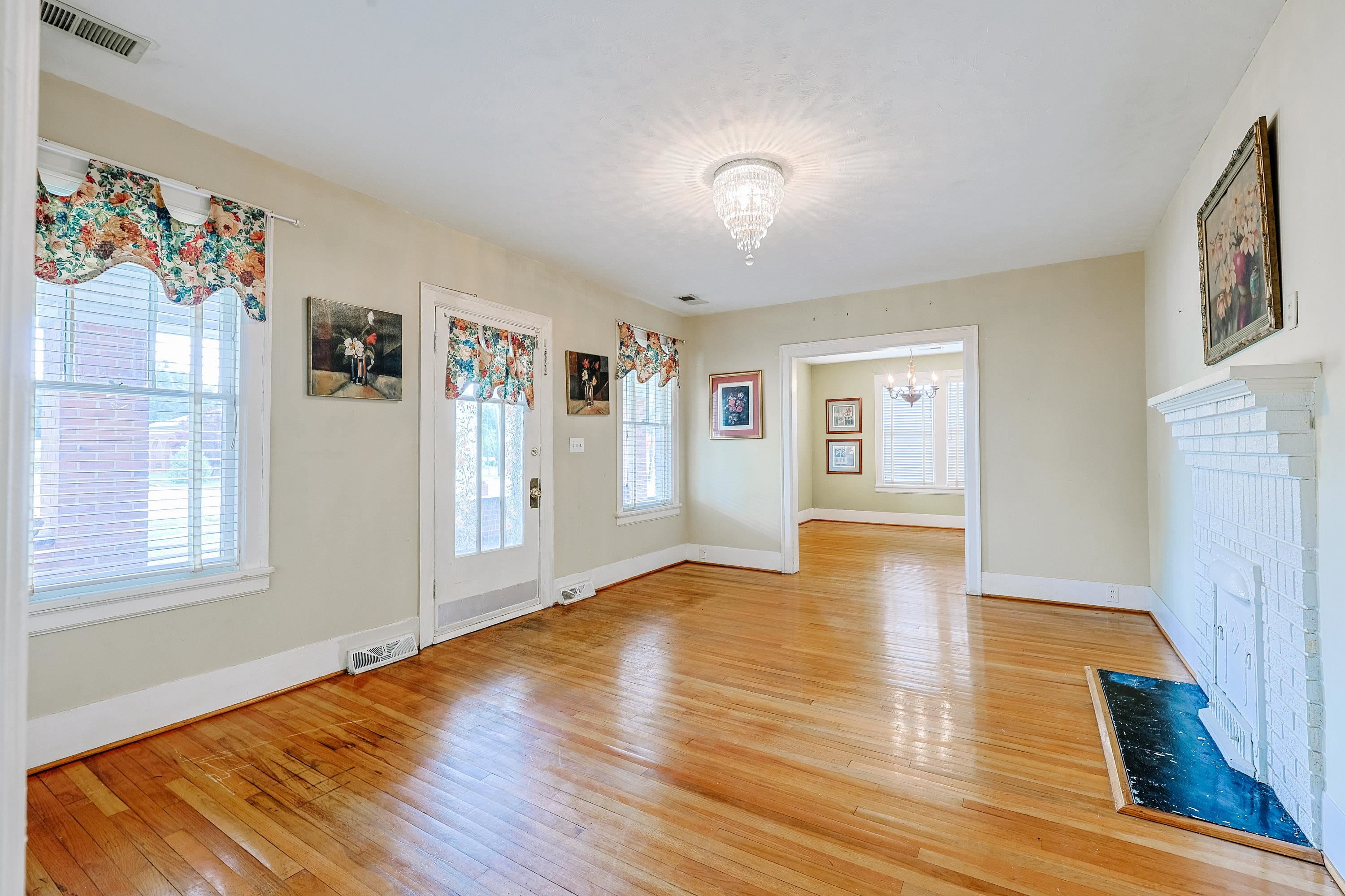305 N Main St. Property Photo 6