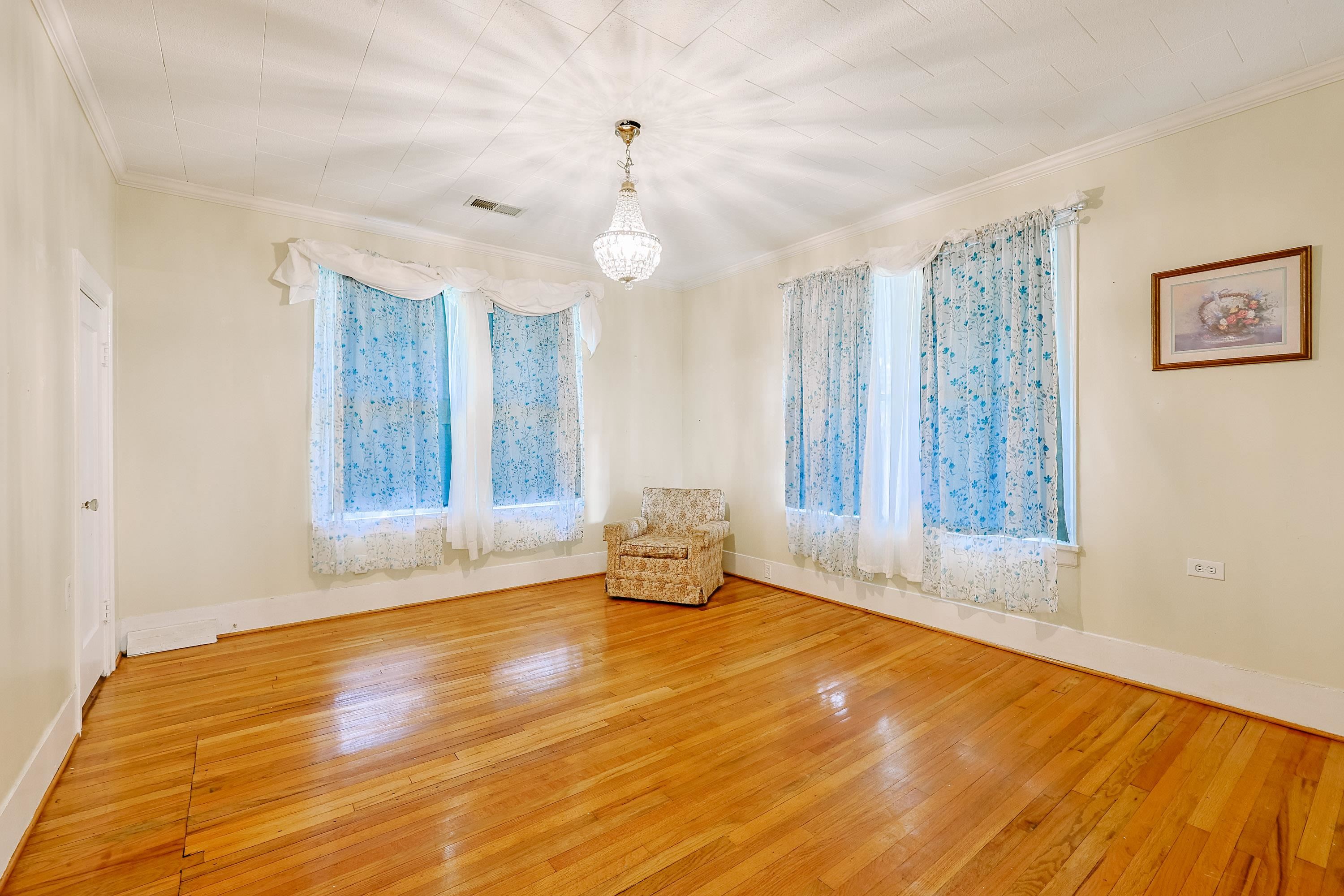 305 N Main St. Property Photo 12