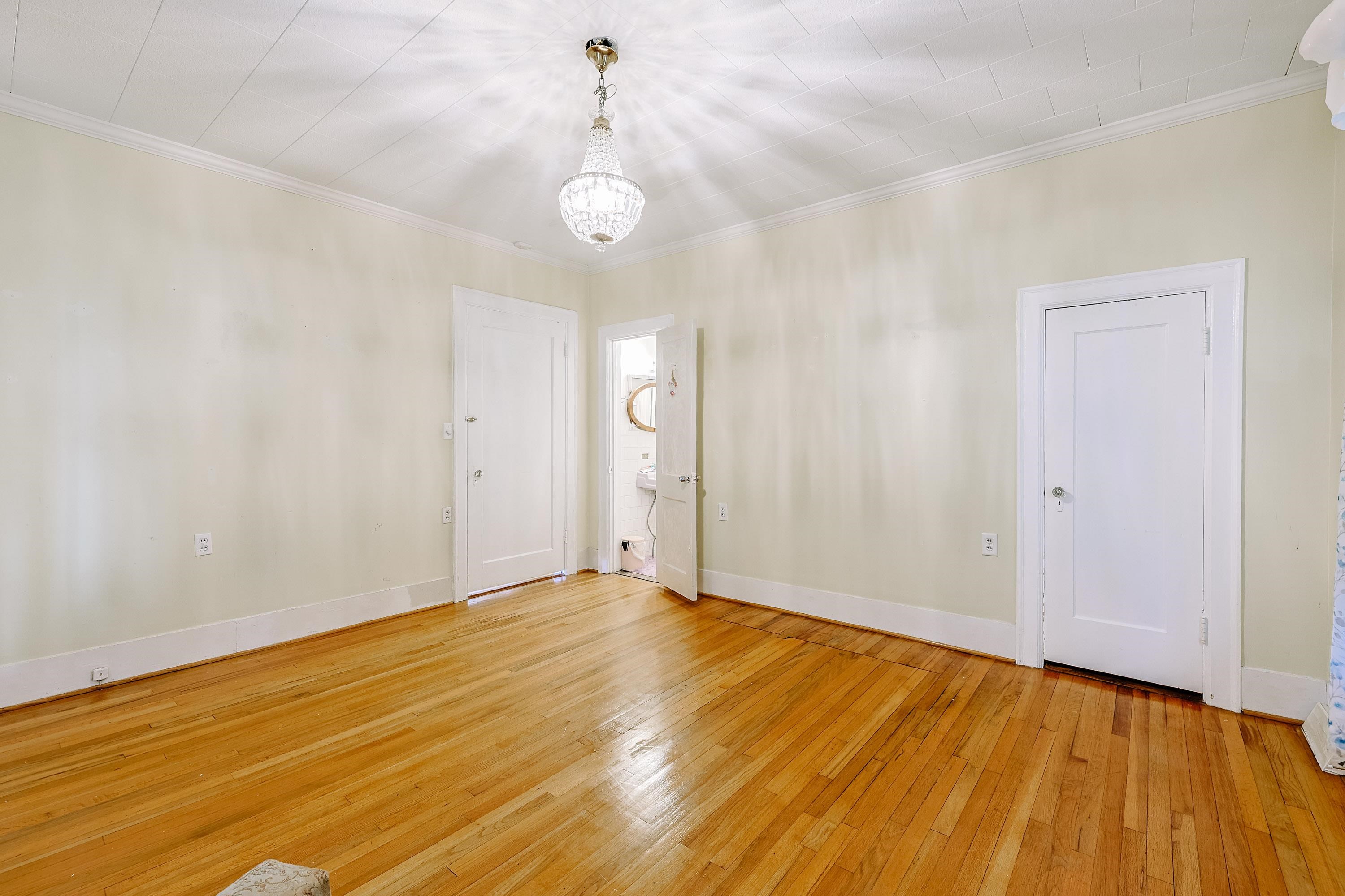 305 N Main St. Property Photo 13