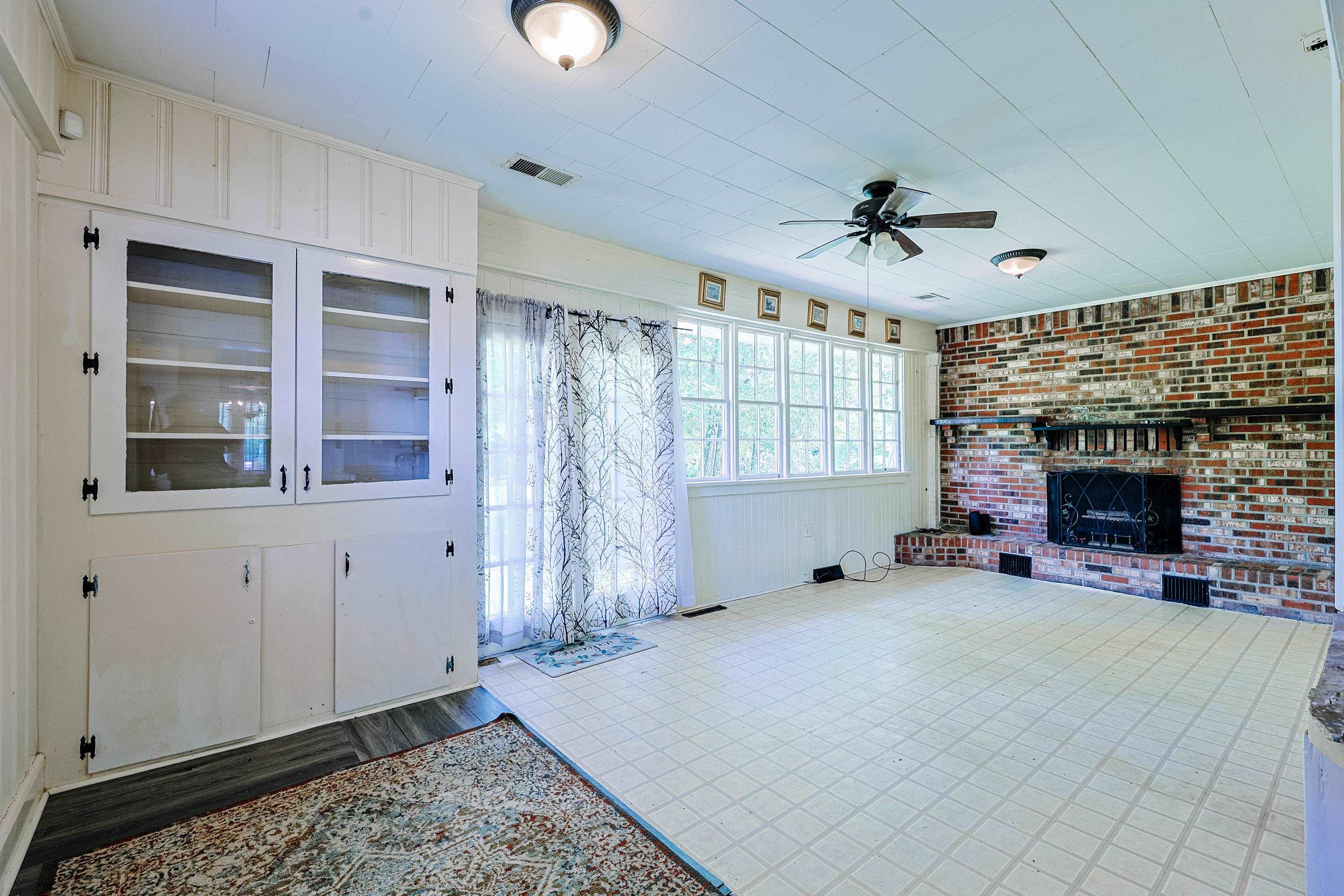 305 N Main St. Property Photo 15