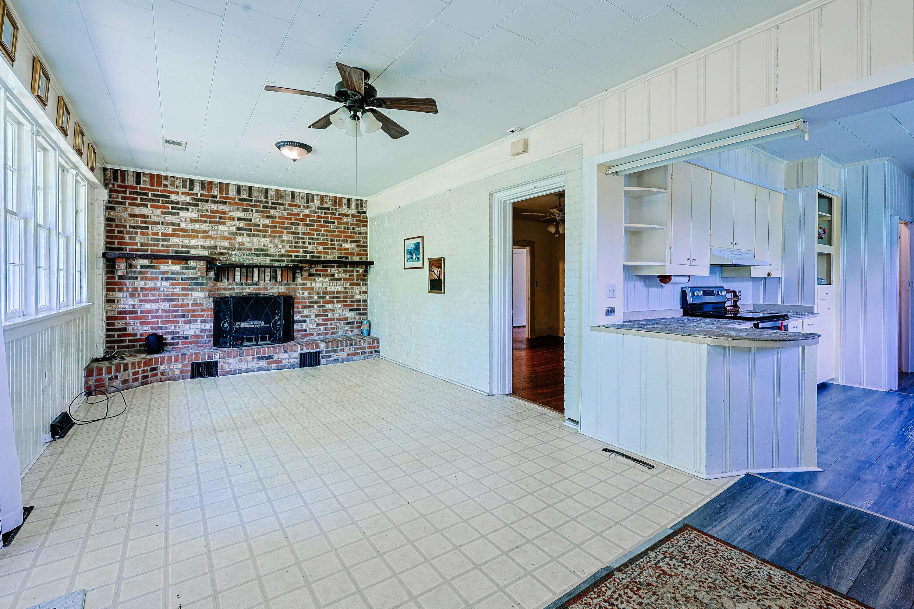305 N Main St. Property Photo 16