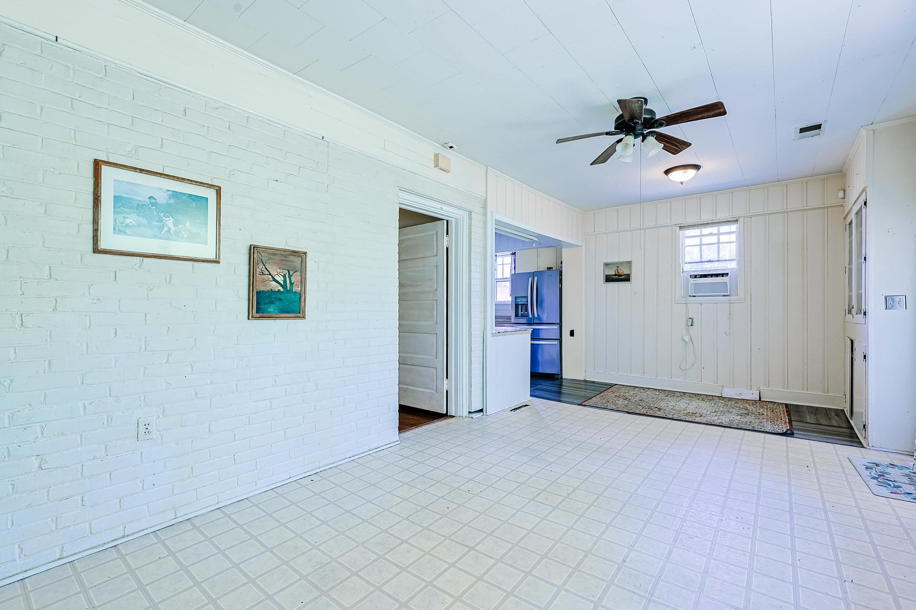 305 N Main St. Property Photo 18