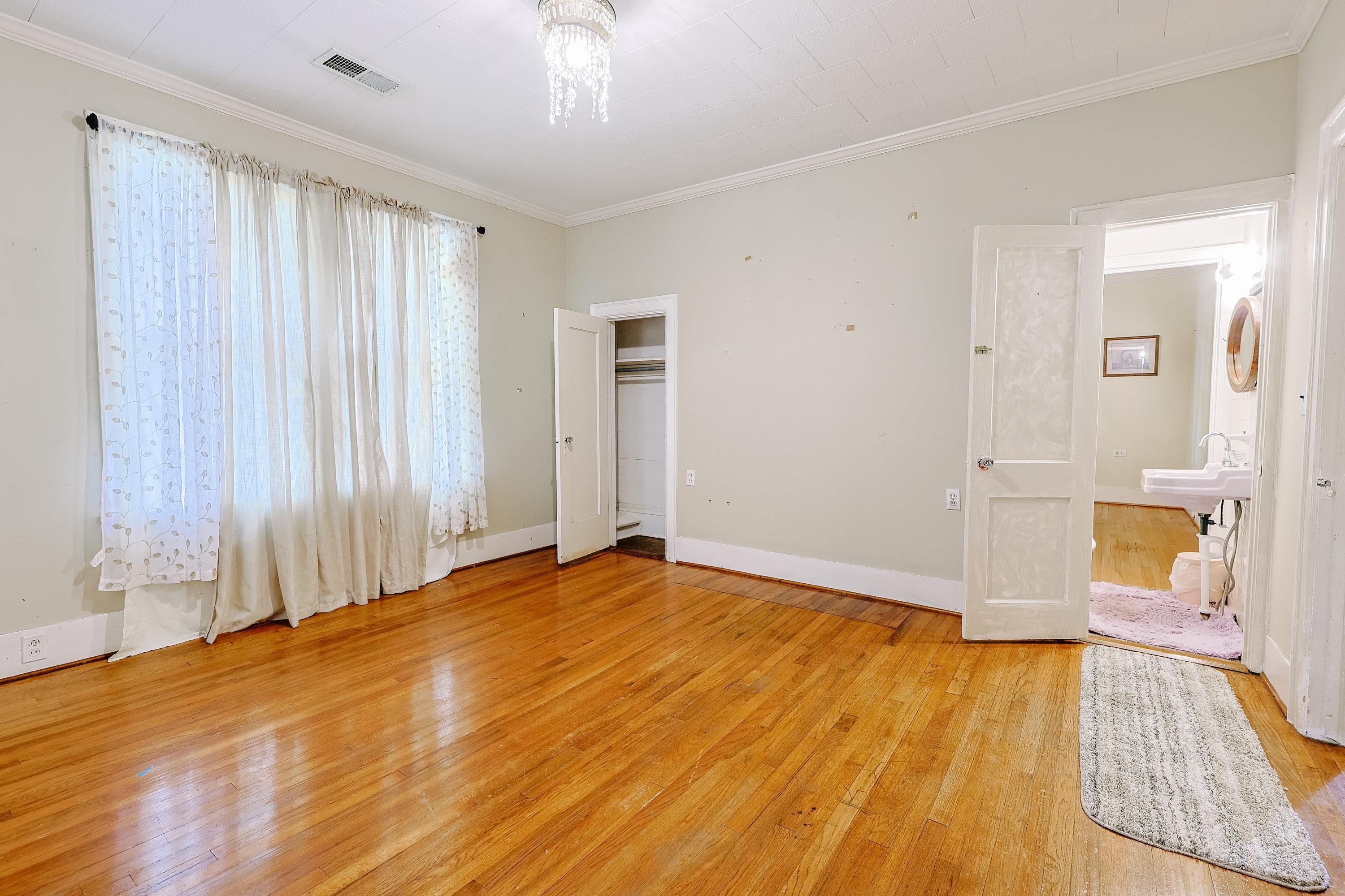 305 N Main St. Property Photo 20