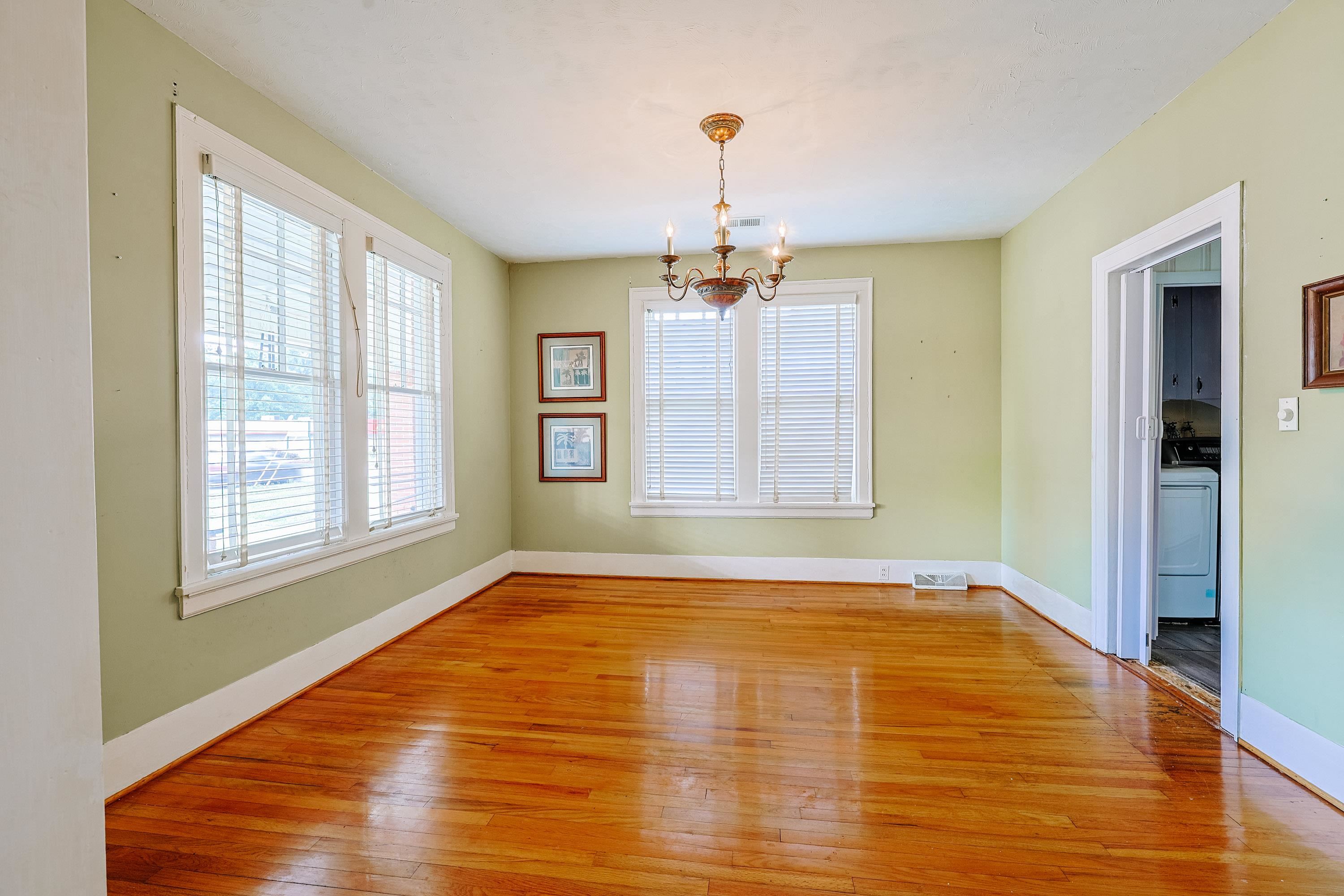 305 N Main St. Property Photo 25
