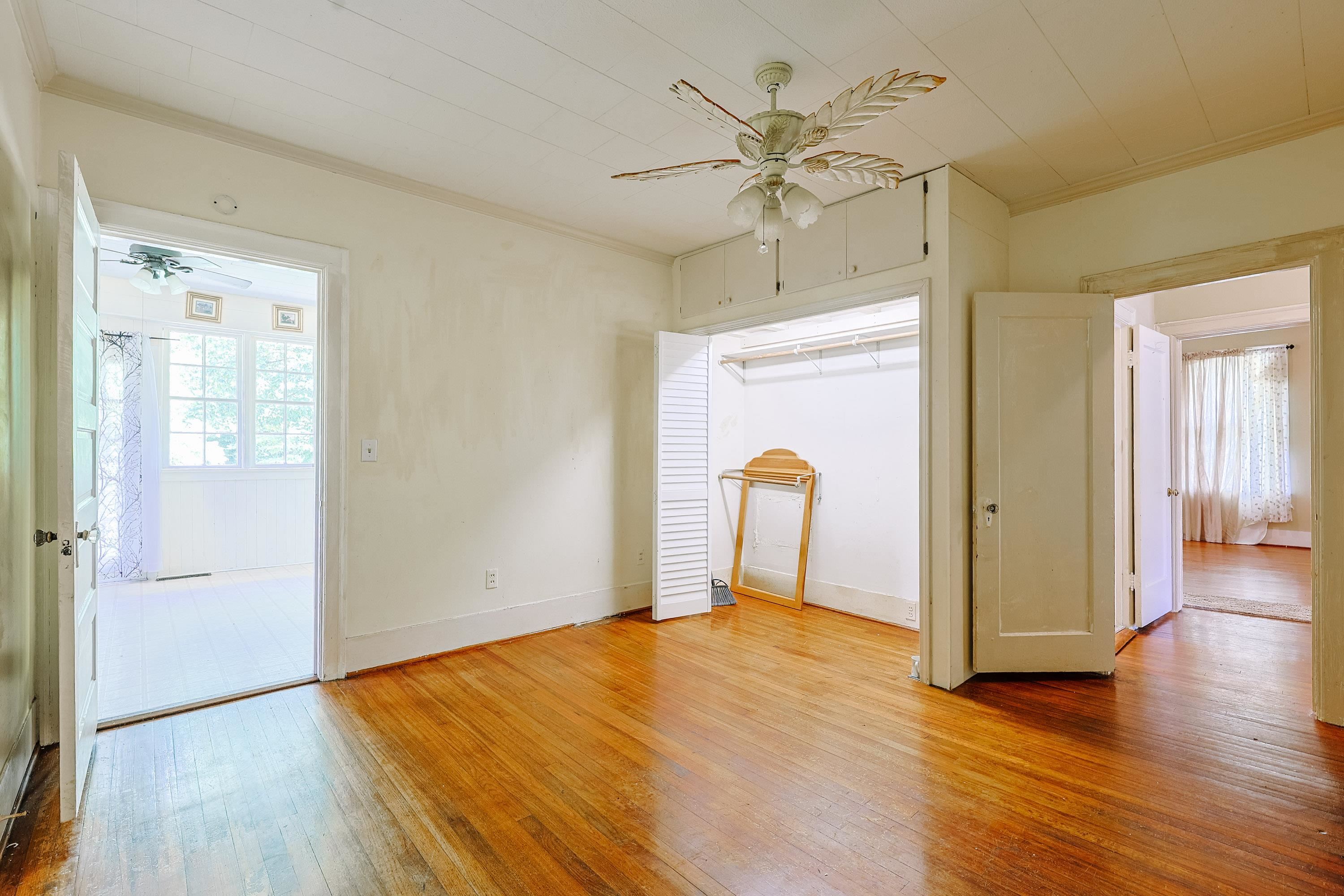 305 N Main St. Property Photo 28