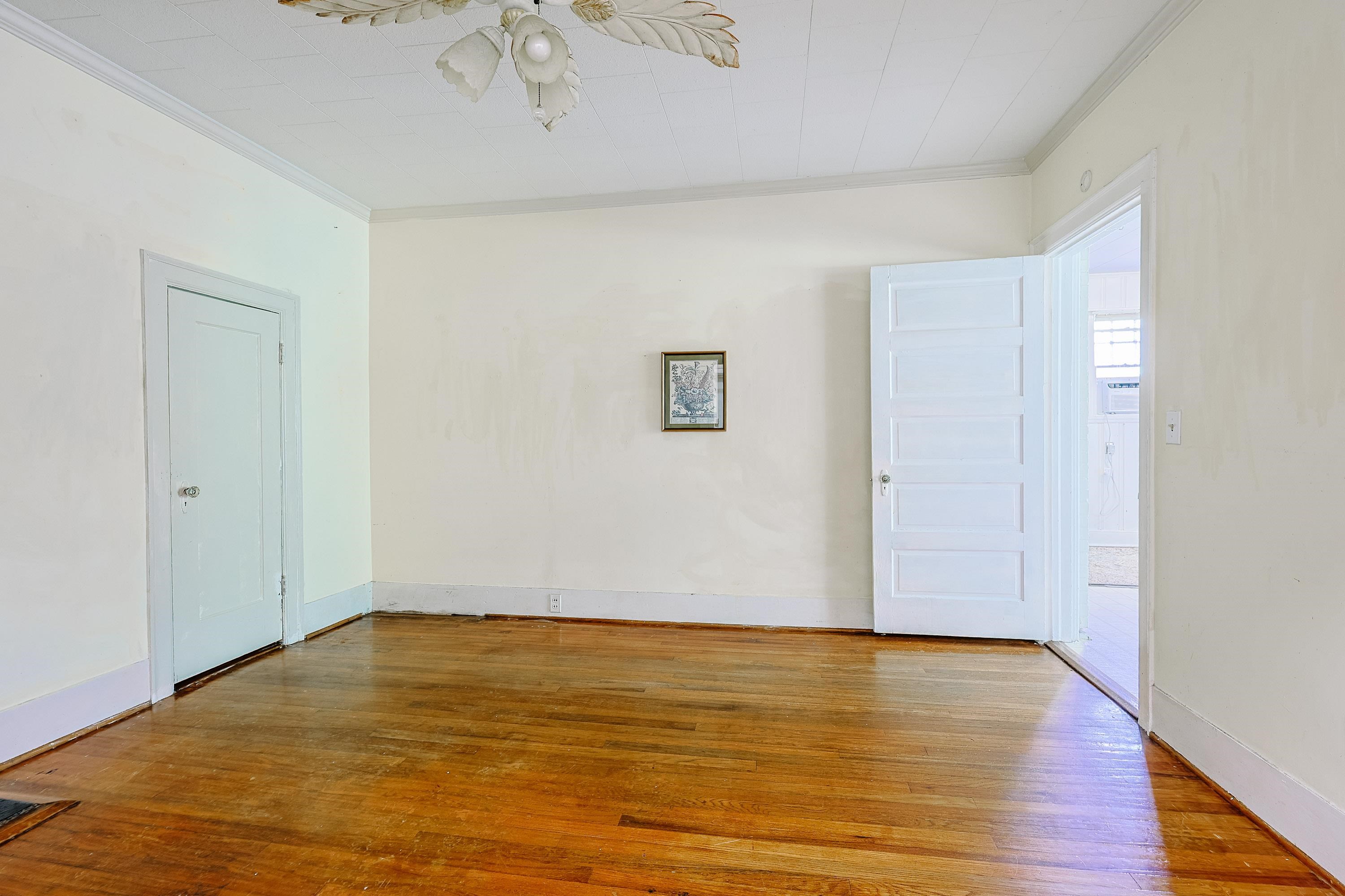 305 N Main St. Property Photo 29