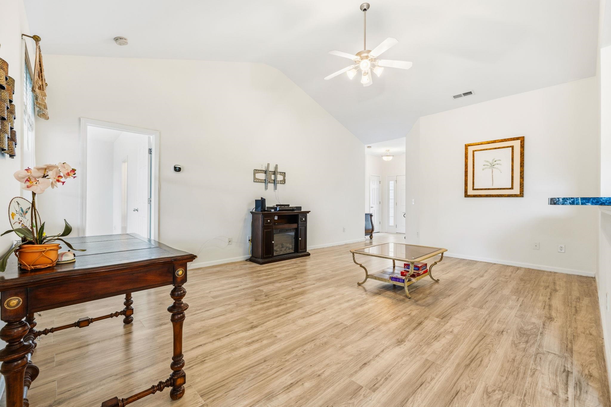 1136 Checkerberry St. Property Photo 5