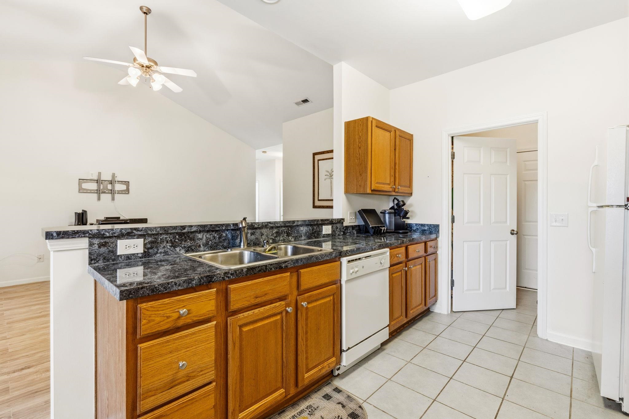 1136 Checkerberry St. Property Photo 11
