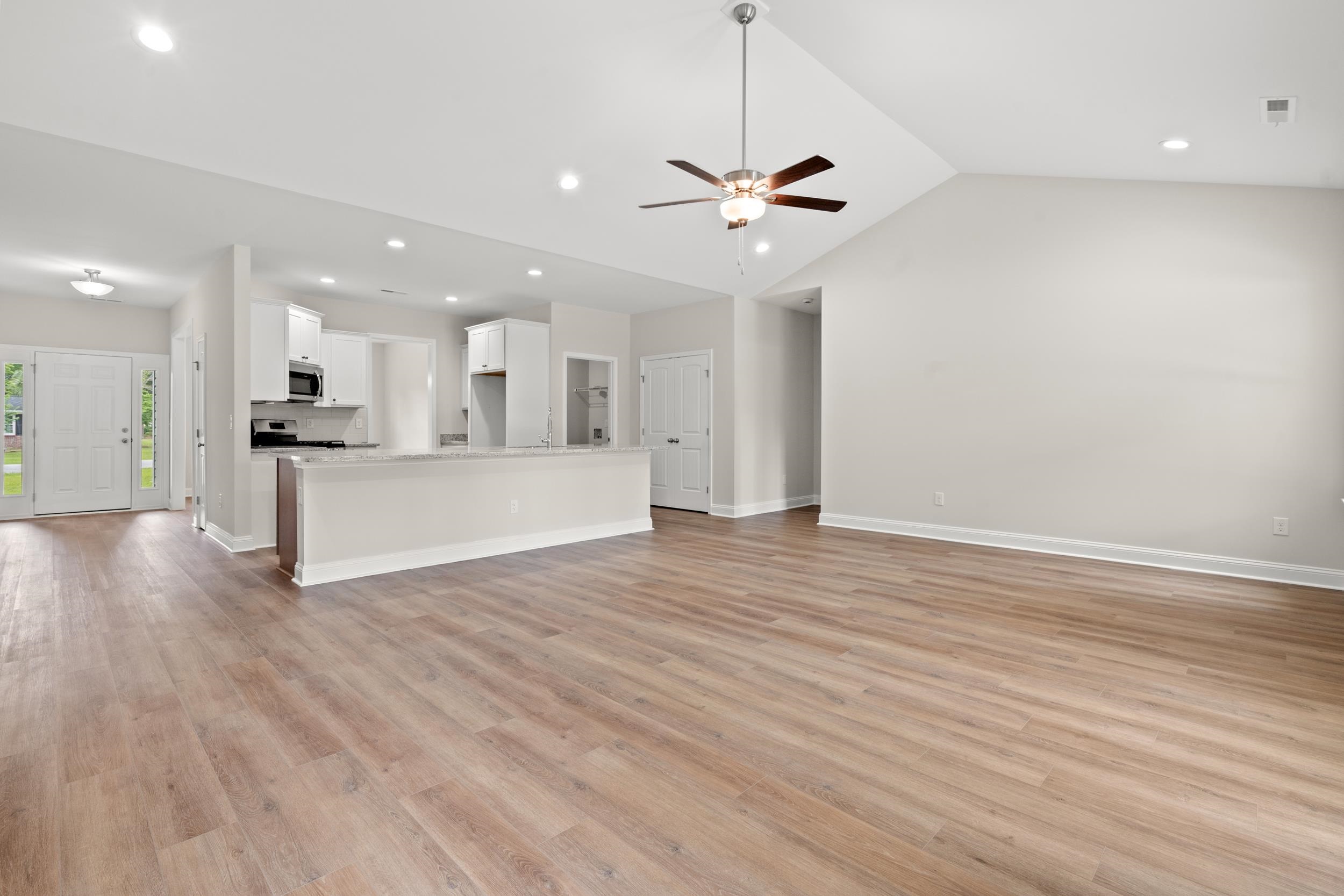 1417 Loop Circle Property Photo 2