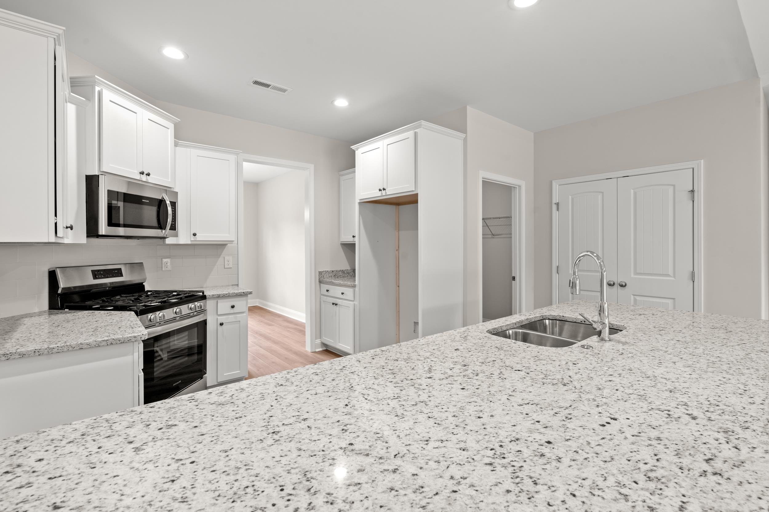 1417 Loop Circle Property Photo 6