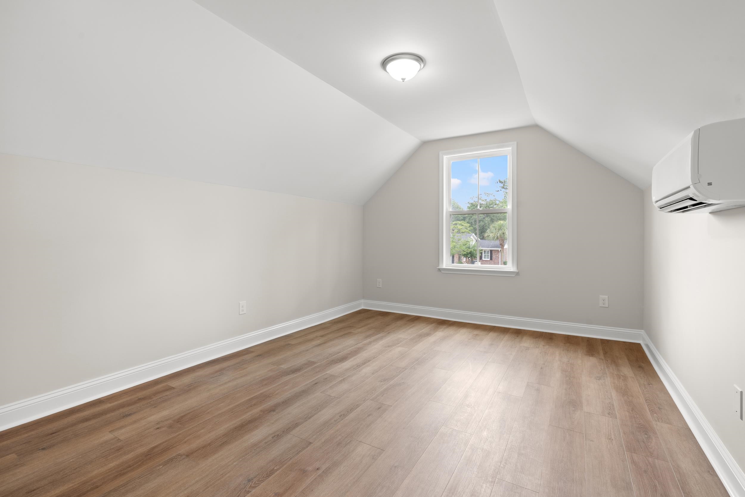1417 Loop Circle Property Photo 19