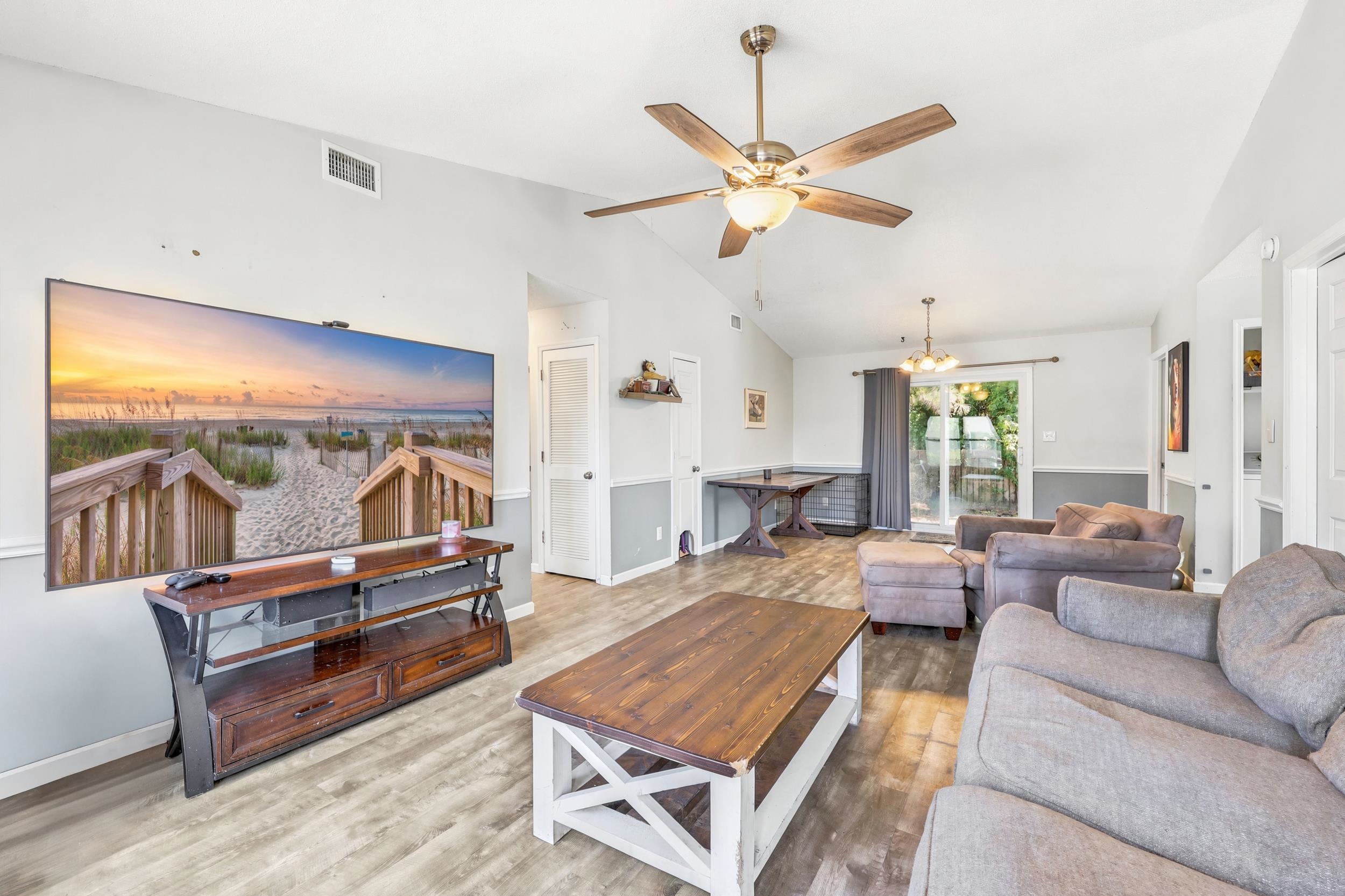 2642 Temperance Dr. Property Photo 2