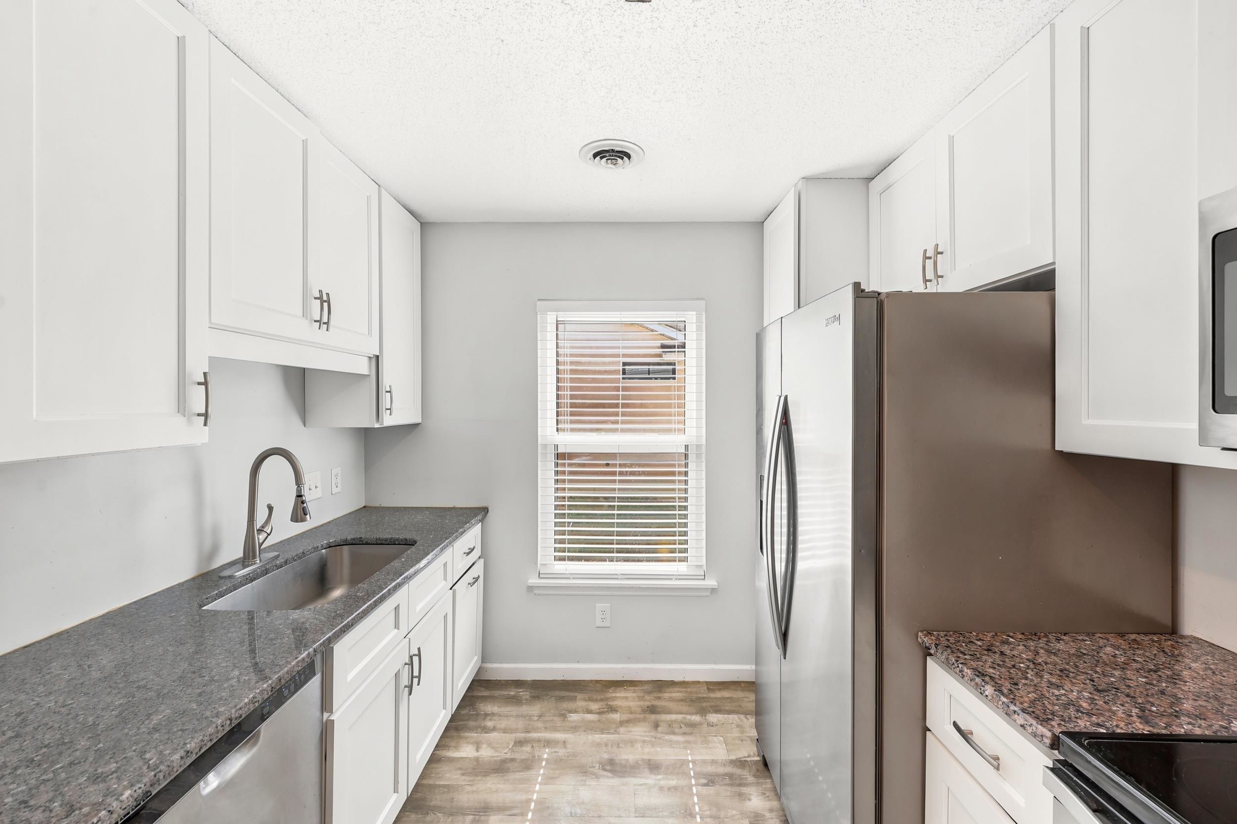 2642 Temperance Dr. Property Photo 3