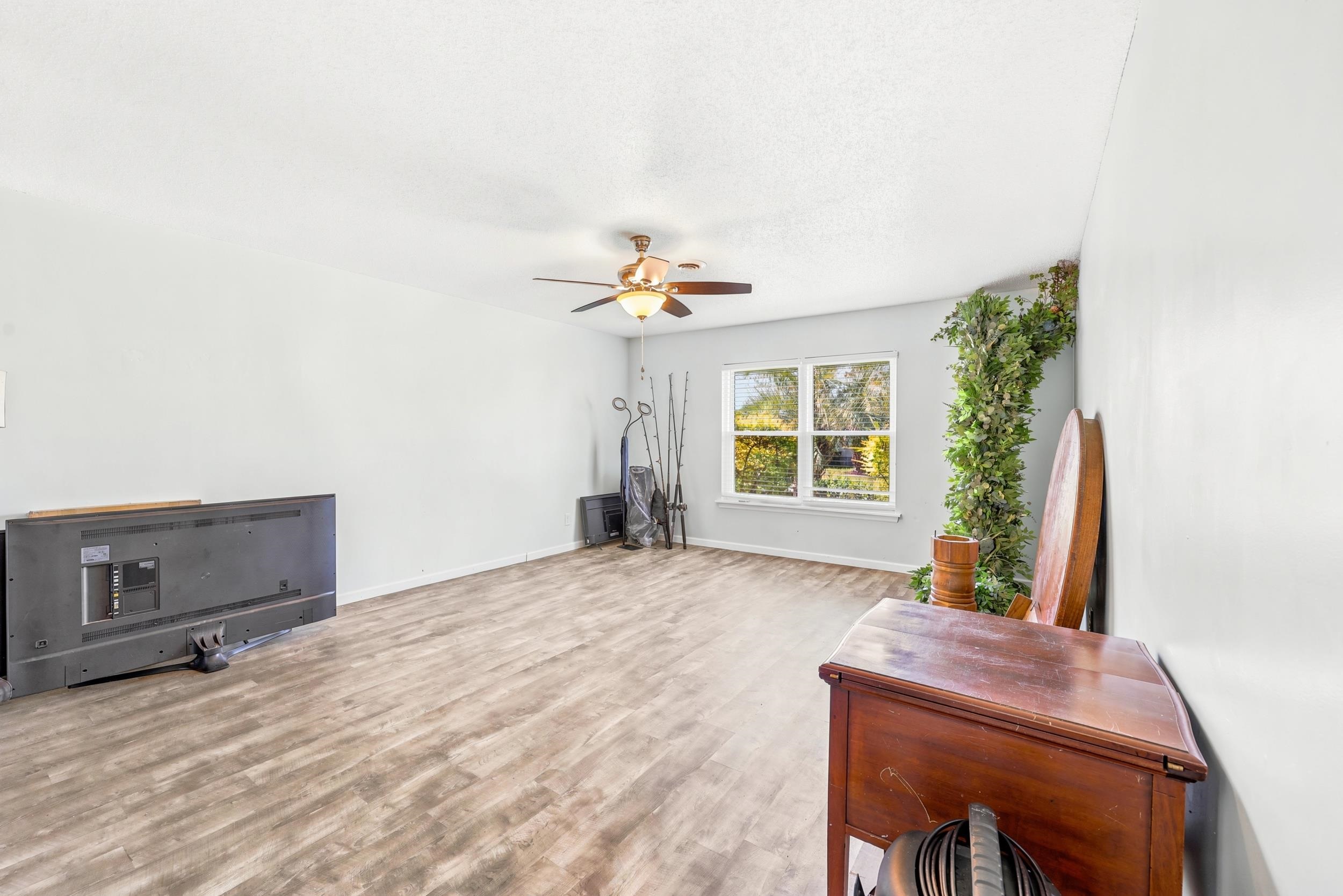 2642 Temperance Dr. Property Photo 10