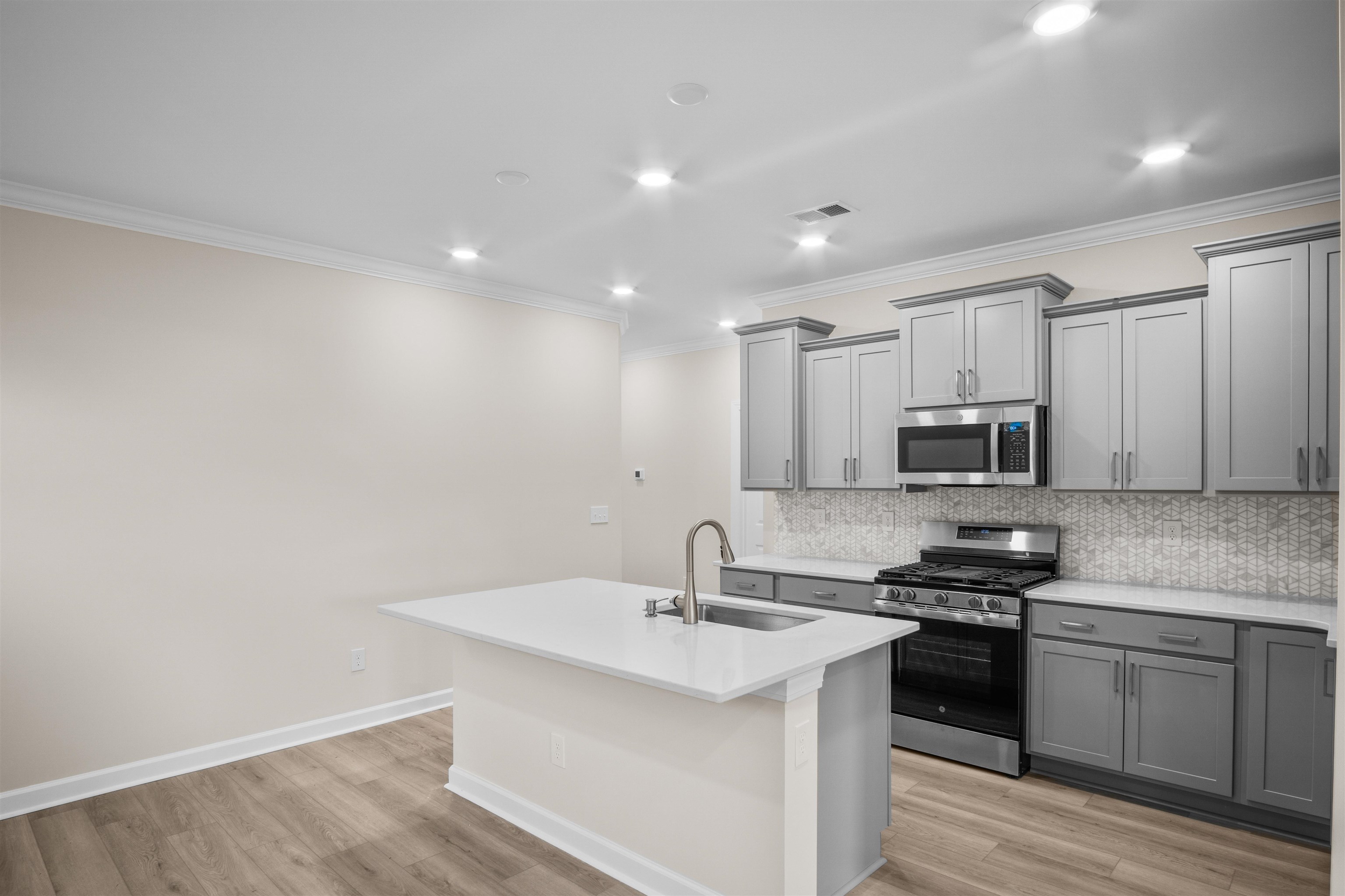 1324 Wykham Park Dr. Property Photo 5