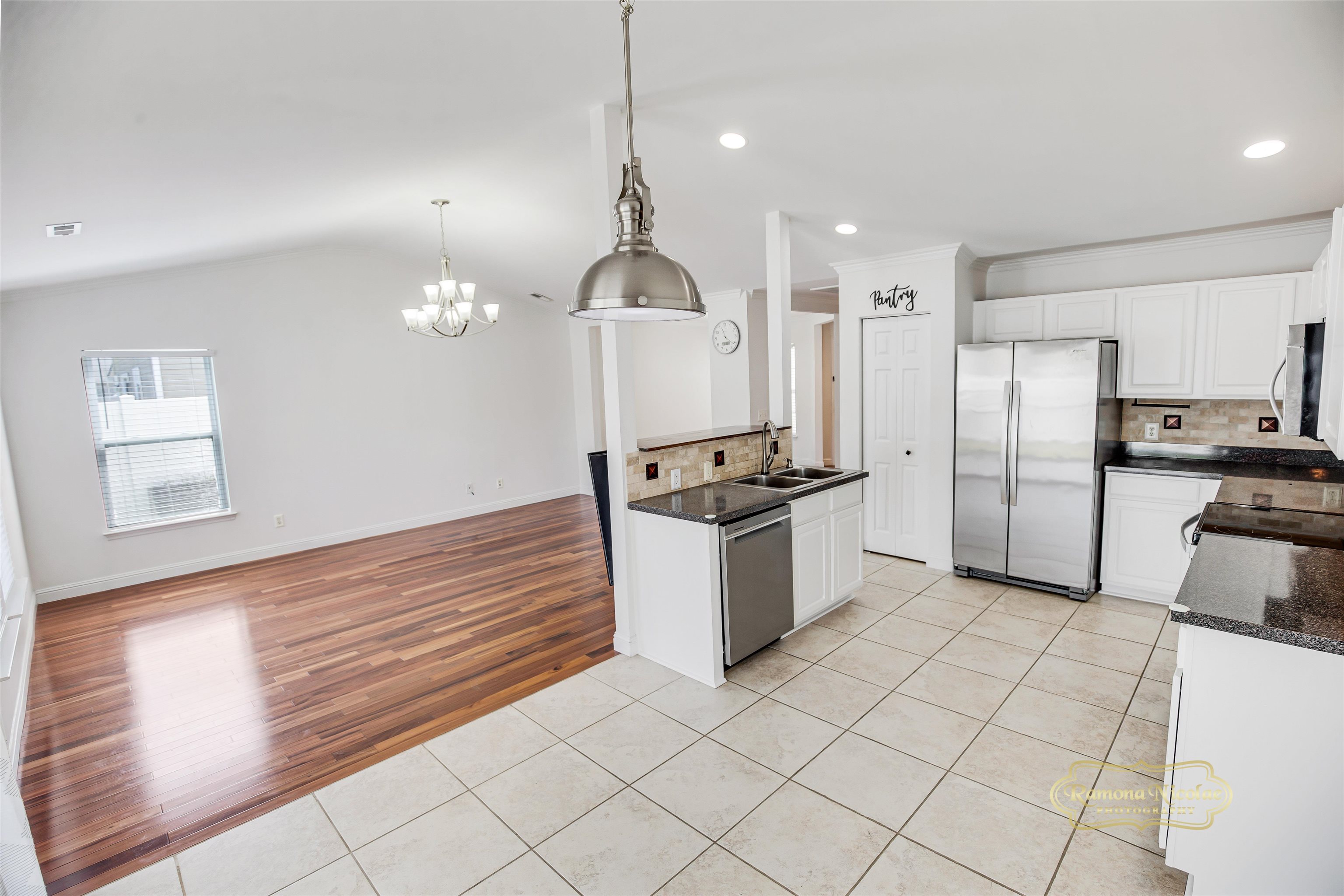 425 Bellegrove Dr. Property Photo 9