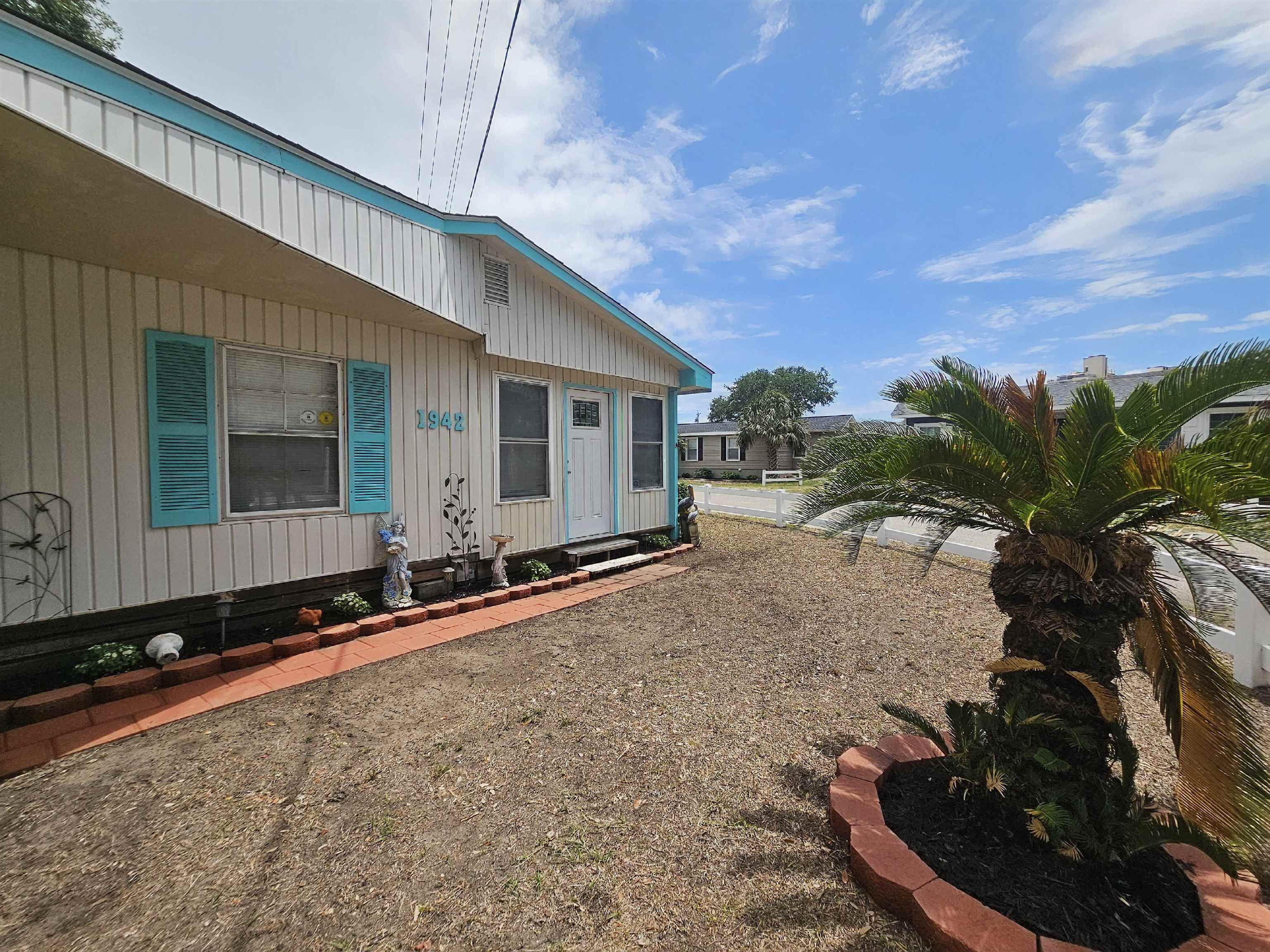 1942 Kingfisher Dr. Property Photo 3