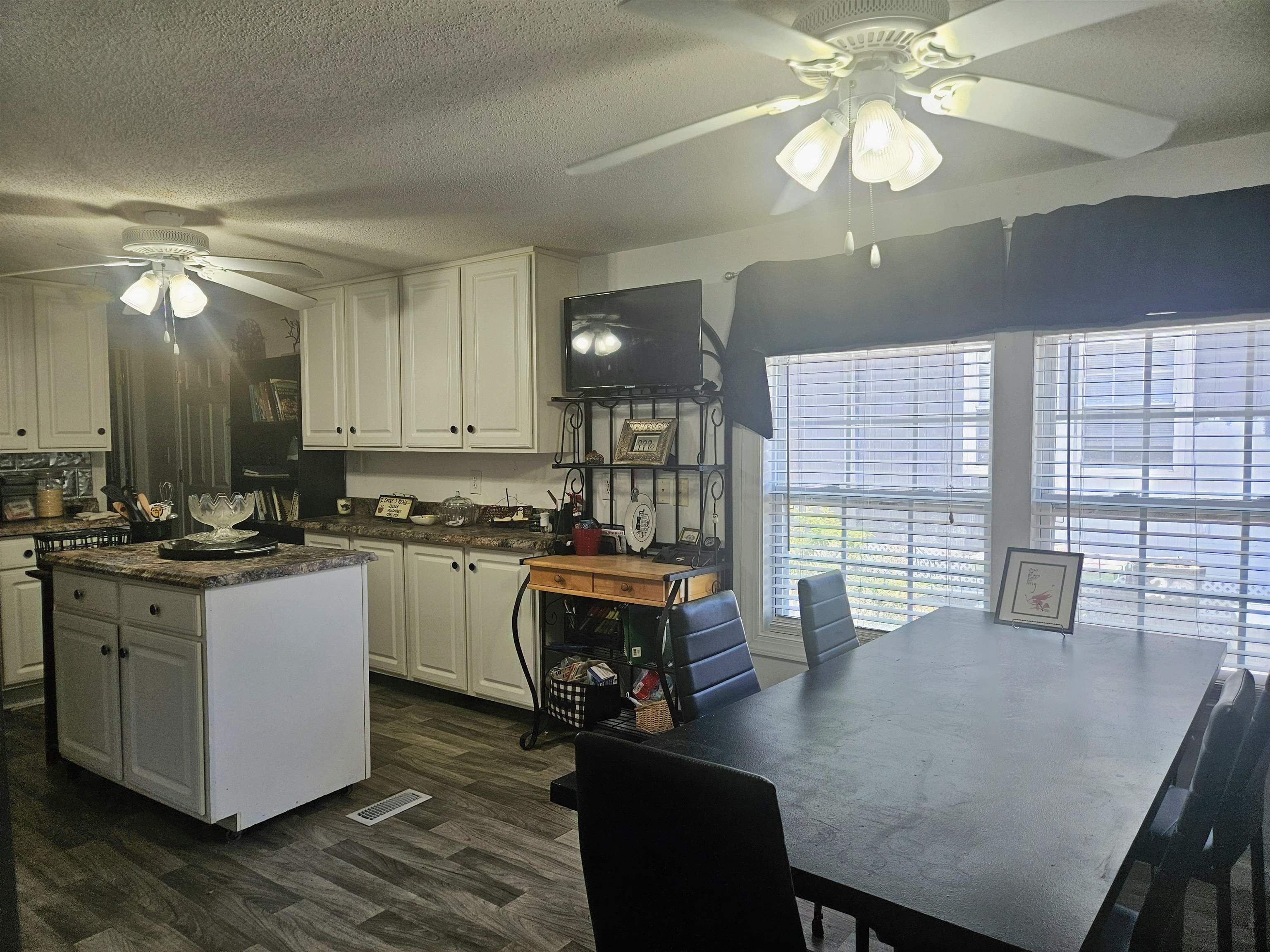 2098 Jacana Dr. Property Photo 3