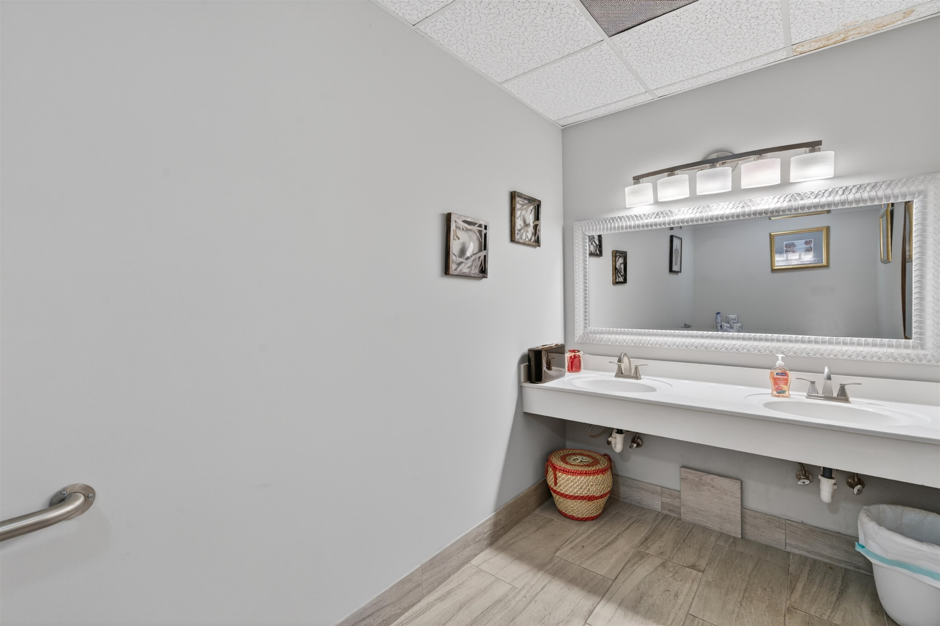 4702 Oleander Dr. Property Photo 40
