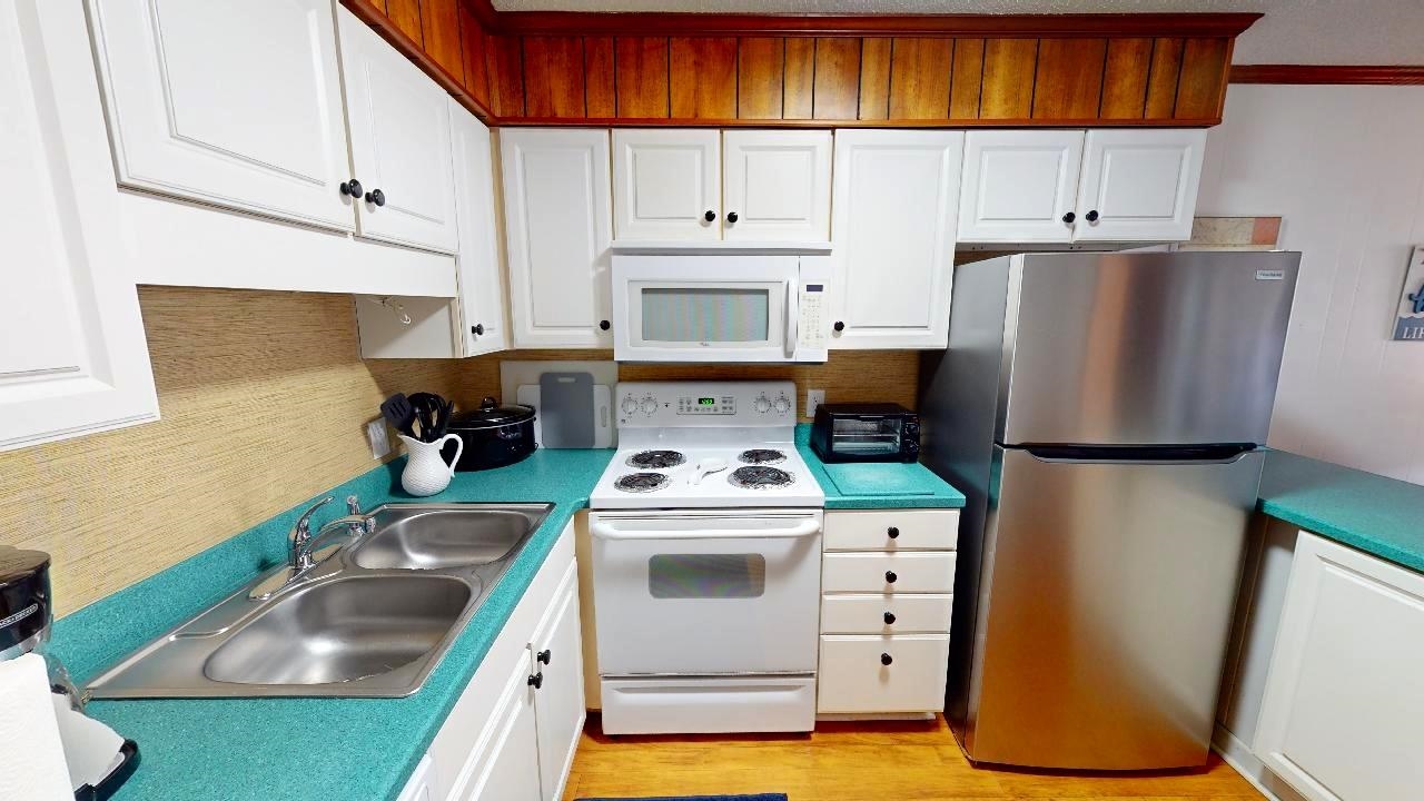 9660 Shore Dr. Property Photo 3