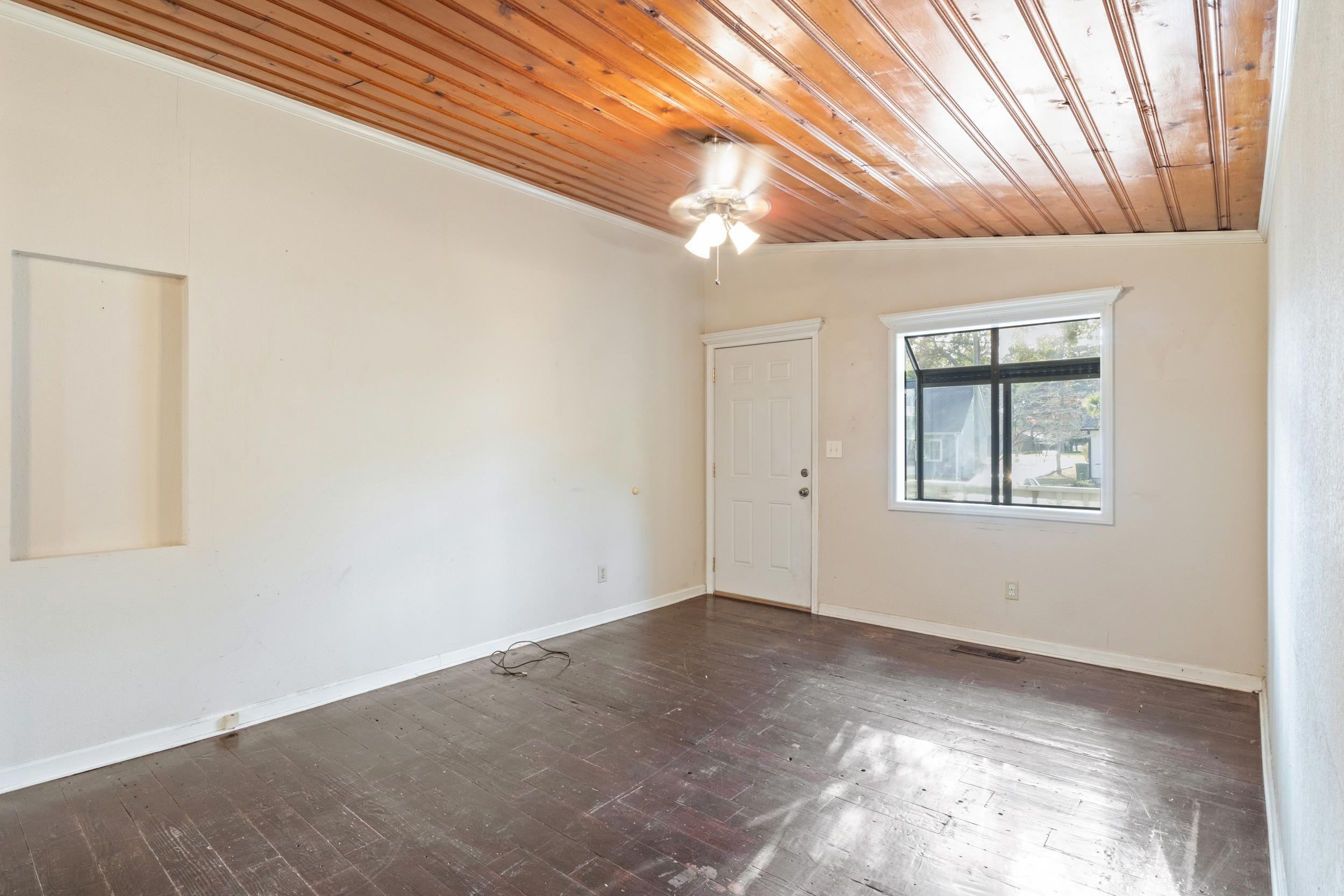 111 N Hollywood Dr. Property Photo 12