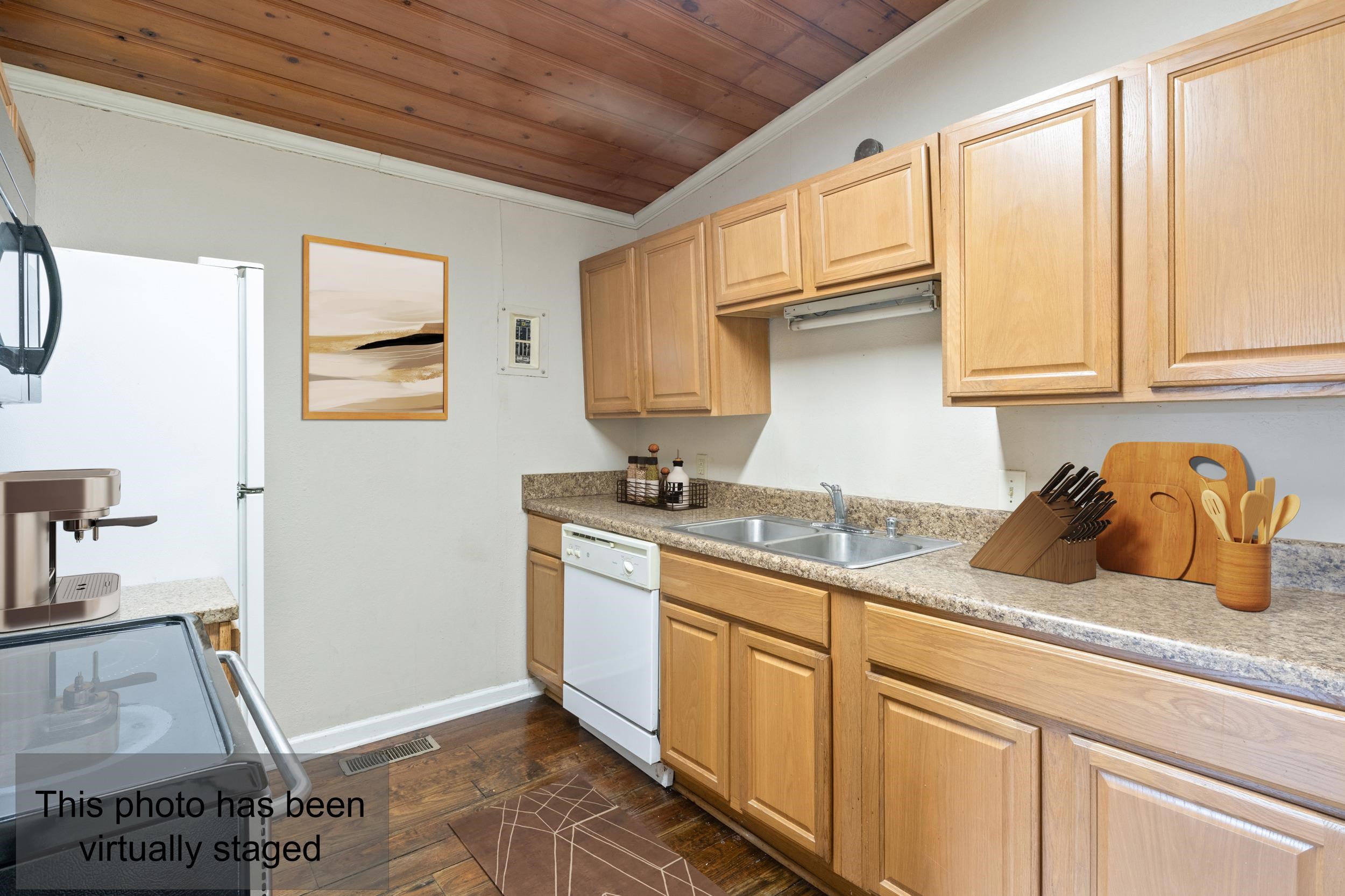 111 N Hollywood Dr. Property Photo 16